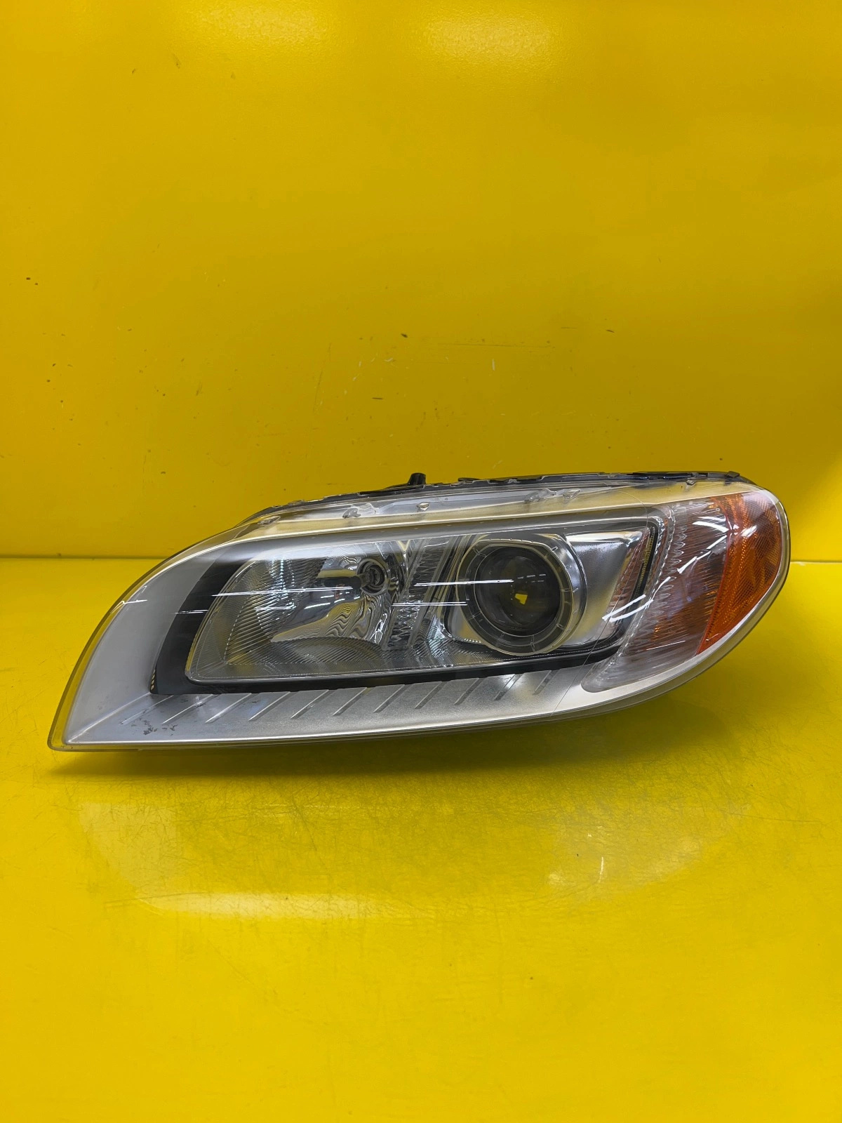 Phare gauche Volvo V70 III S80 II Xenon Torsion 31353532 Autolamps Phare gauche Volvo V70 III S80 II Xenon Torsion 31353532