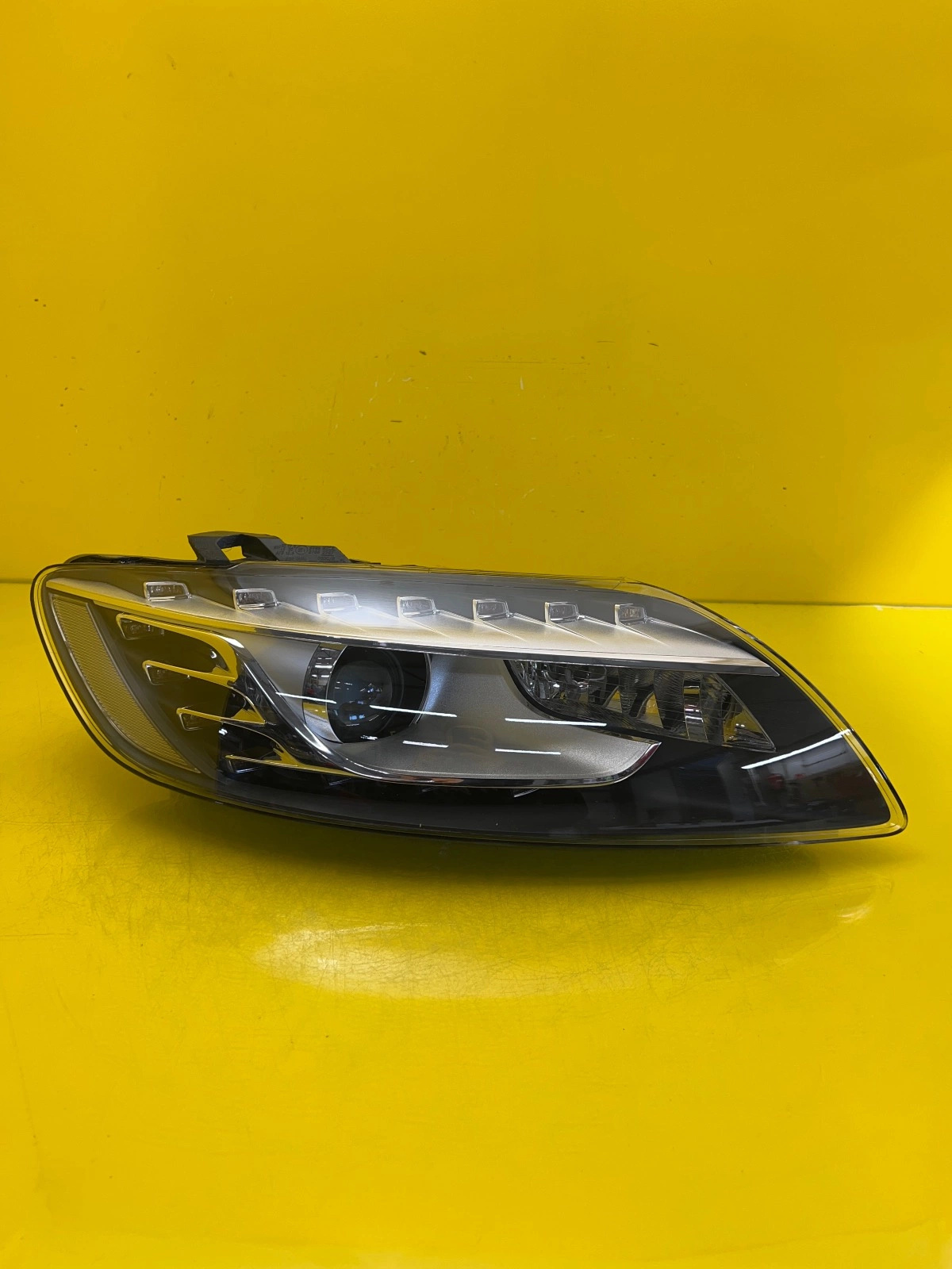 Phare avant droit Audi Q7 4L 4L0941004AD Xenon Autolamps Phare avant droit Audi Q7 4L 4L0941004AD Xenon