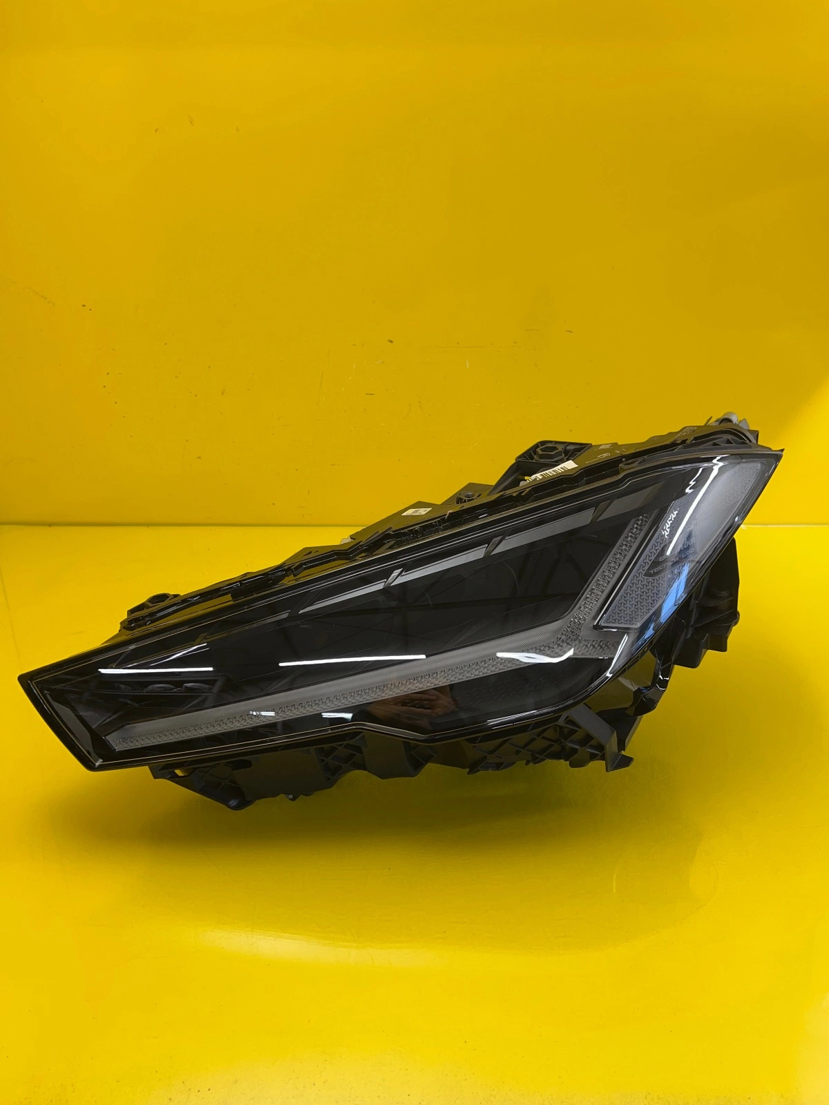 Phare gauche Lamborghini Urus Full Led Matrix 4ML941035C Autolamps Phare gauche Lamborghini Urus Full Led Matrix 4ML941035C