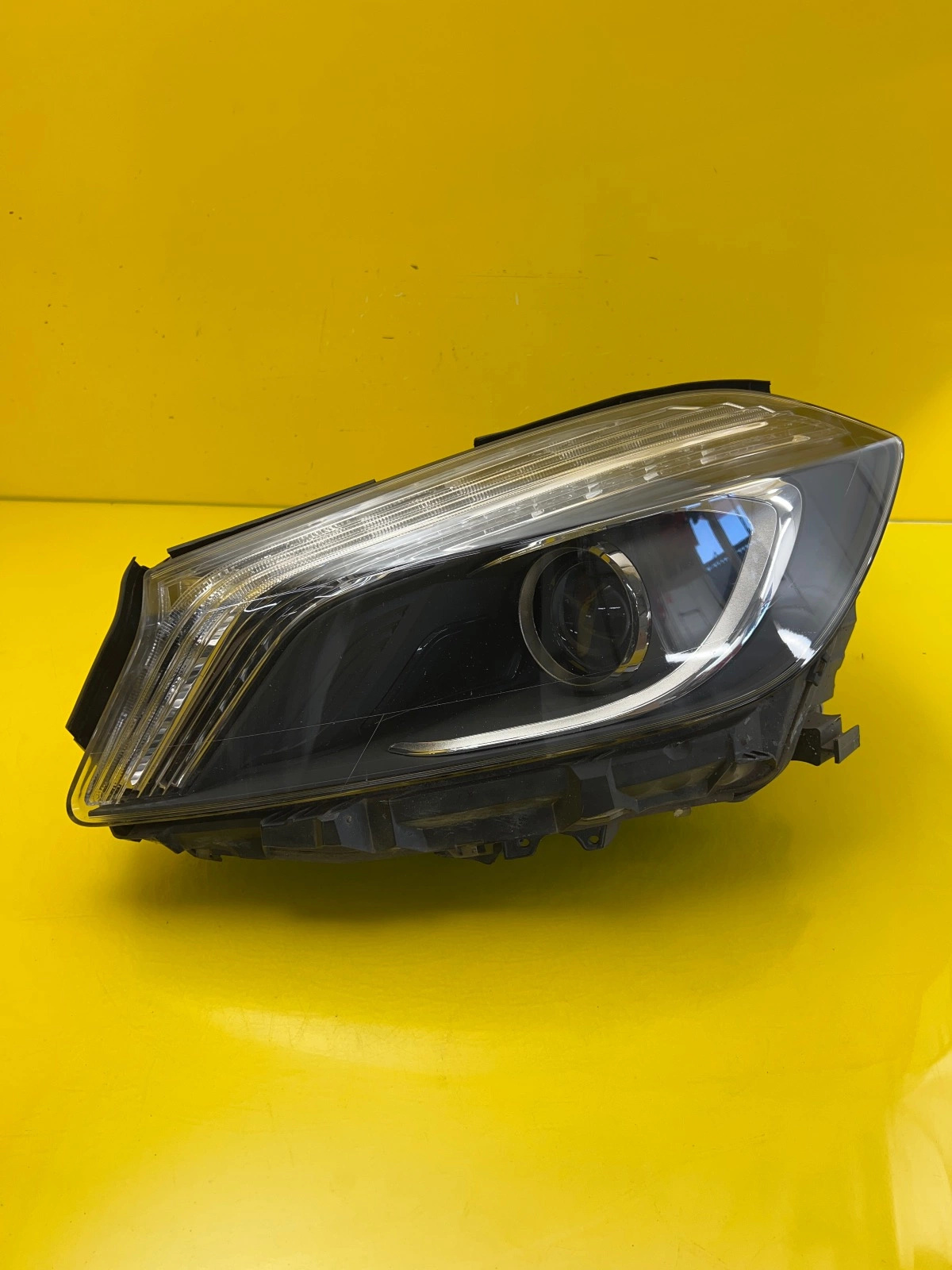 Phare gauche Mercedes Classe A W176 Xenon A1768201161 Autolamps Phare gauche Mercedes Classe A W176 Xenon A1768201161