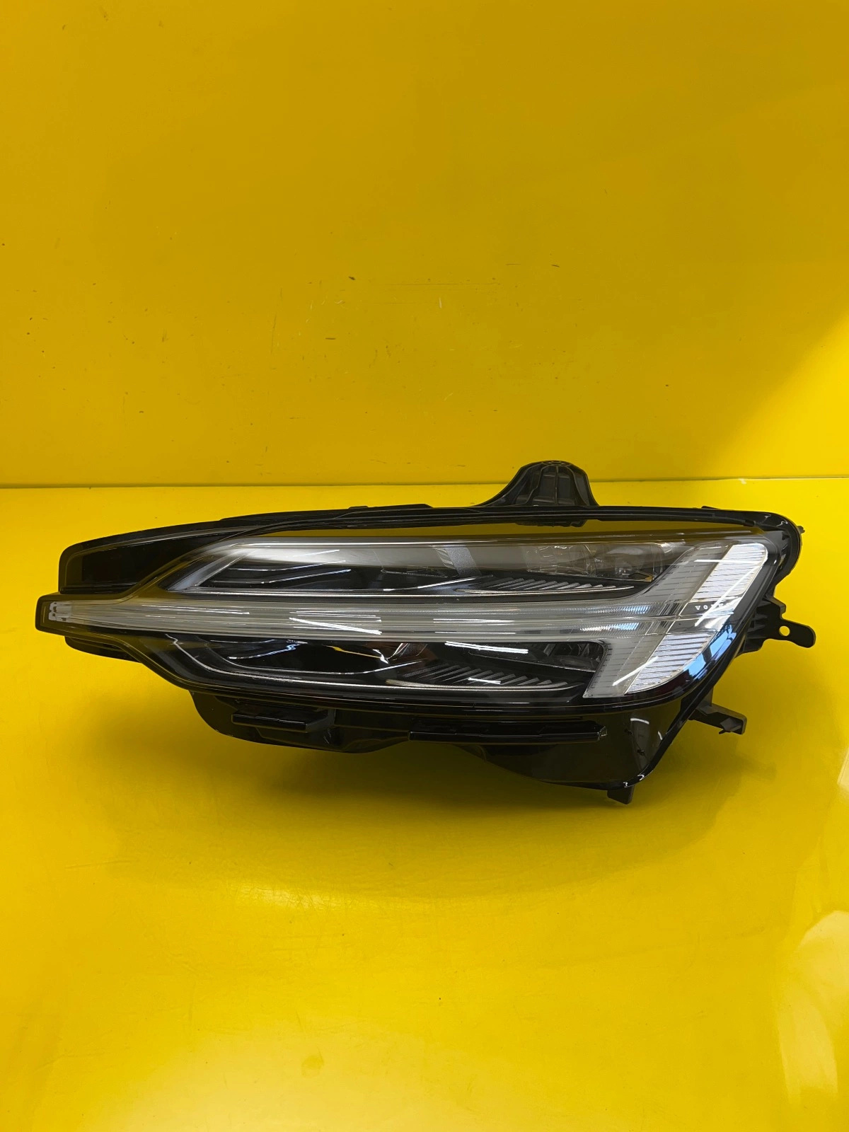 Phare gauche Volvo S60 V60 Full Led 32273021 Autolamps Phare gauche Volvo S60 V60 Full Led 32273021