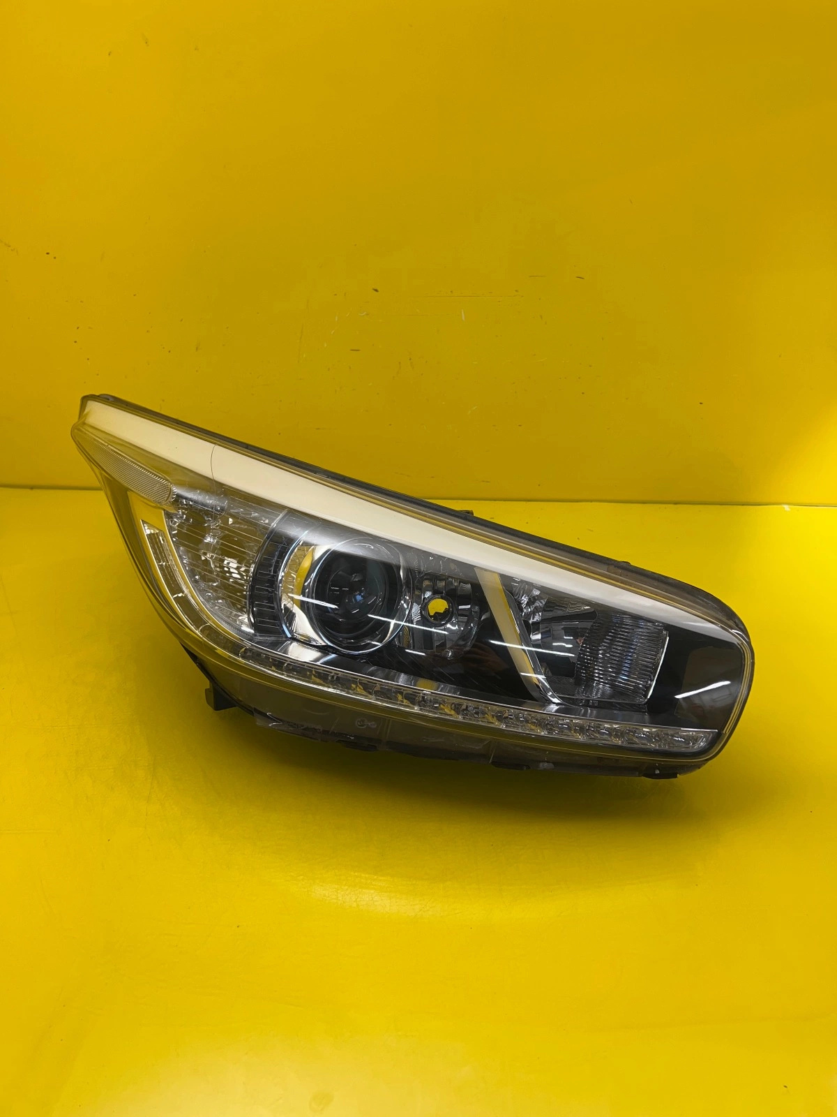 Phare Droit Kia Ceed II Lentille Led EU 2012- 92102-A2220 Autolamps Phare Droit Kia Ceed II Lentille Led EU 2012- 92102-A2220