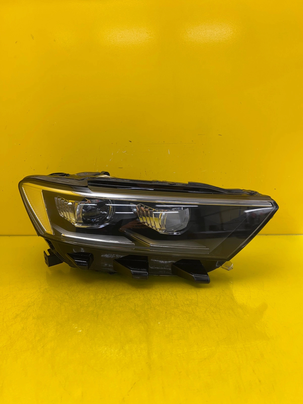 Phare droit VW T-ROC Full Led 2GA941036H Autolamps Phare droit VW T-ROC Full Led 2GA941036H