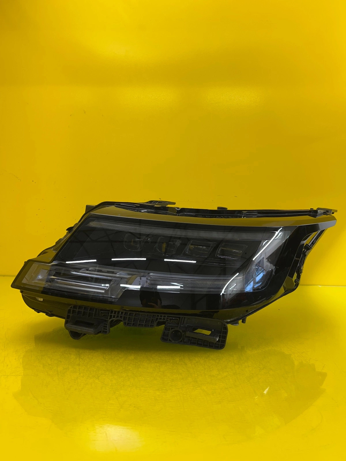 Phare gauche Range Rover Vogue L460 Full Led M8E2-13W030-EM Autolamps Phare gauche Range Rover Vogue L460 Full Led M8E2-13W030-EM