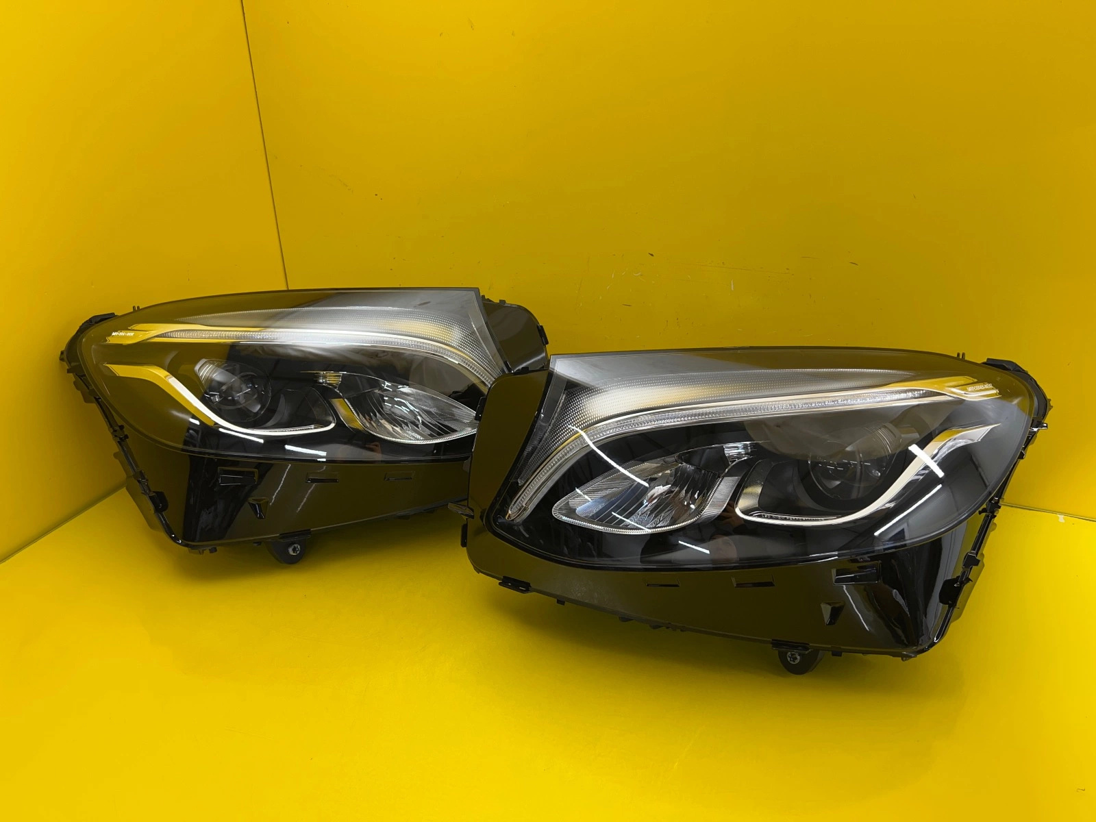 Phare gauche droit Mercedes GLC W253 Full Led 16-20 A2539060901 A2539061001 Autolamps Phare gauche droit Mercedes GLC W253 Full Led 16-20 A2539060901 A2539061001