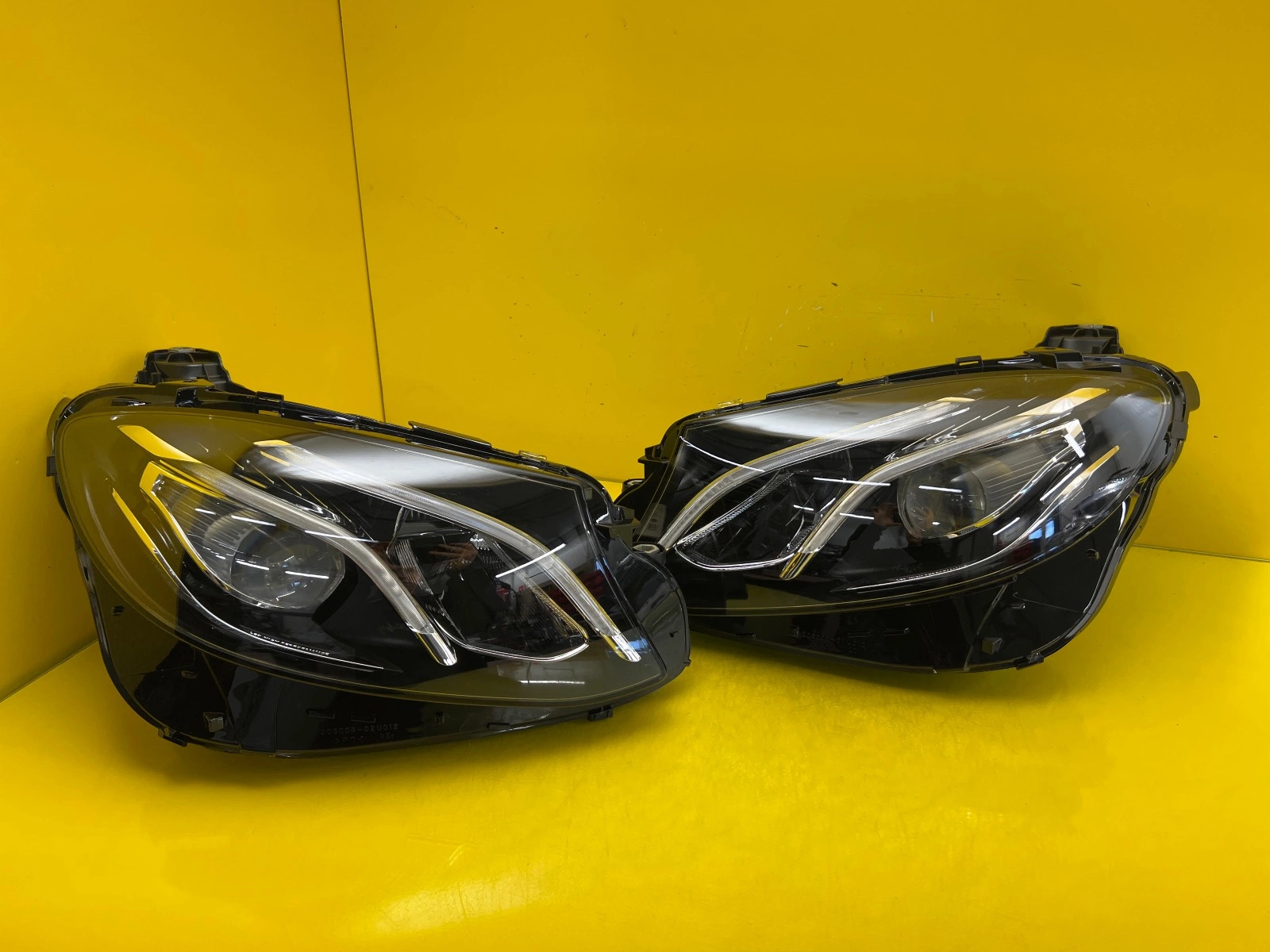 Phare droit gauche Mercedes Classe E W213 Led High Performance A2139063904 A2139064004 Autolamps Phare droit gauche Mercedes Classe E W213 Led High Performance A2139063904 A2139064004