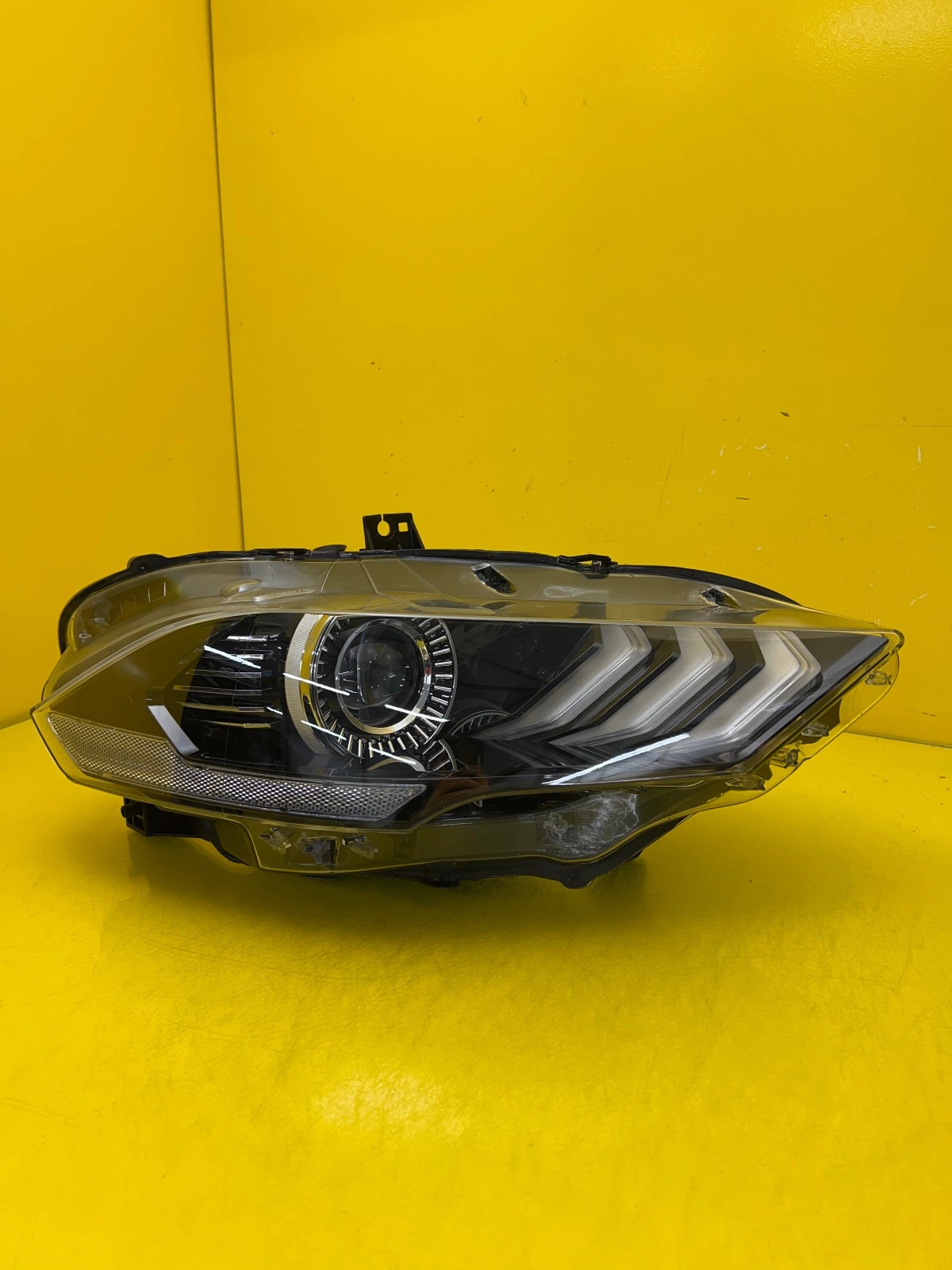 Phare Avant Droit Ford Mustang 6 VI Full Led Lift 17-23 Autolamps Phare Avant Droit Ford Mustang 6 VI Full Led Lift 17-23