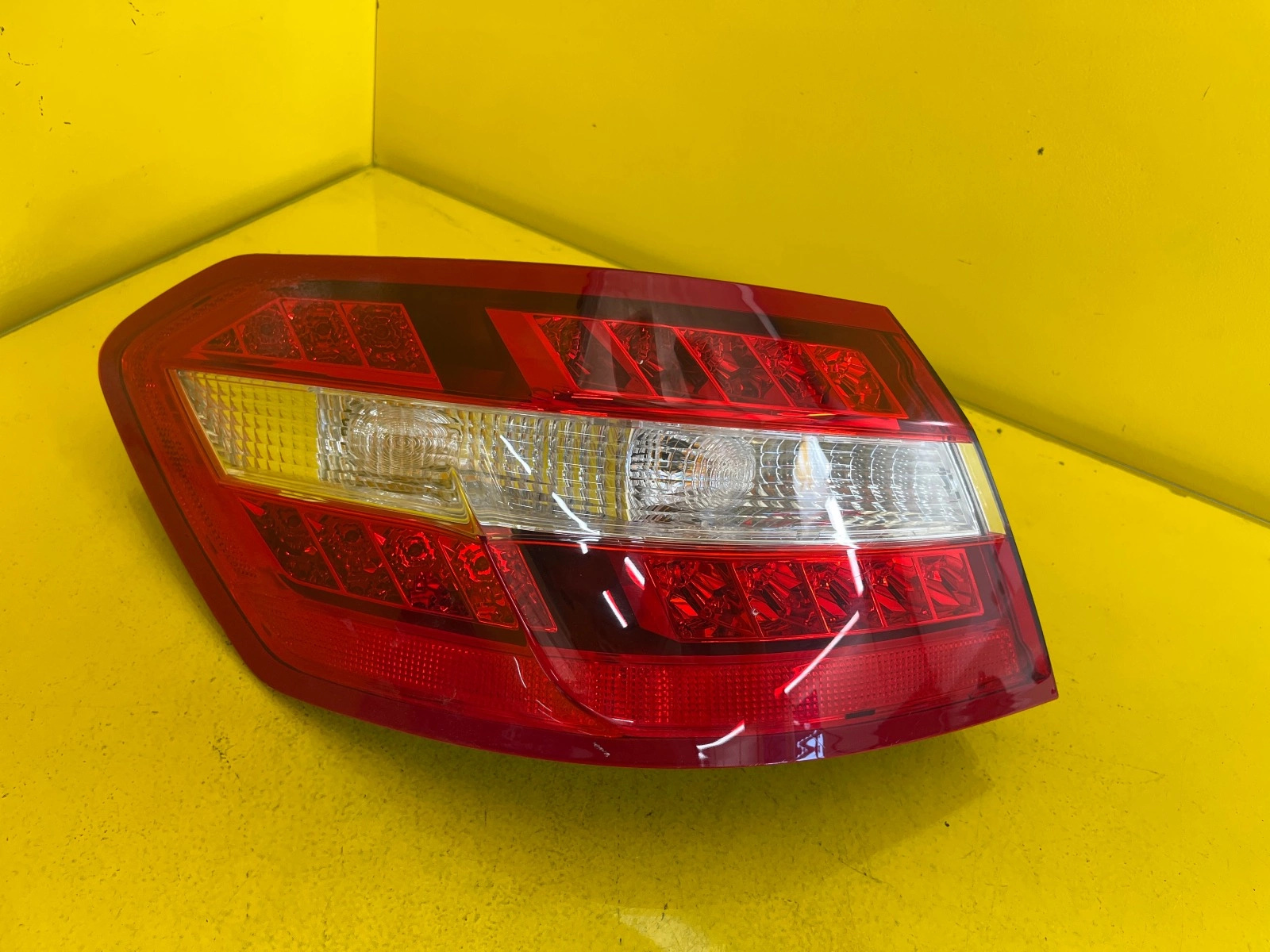 FEU ARRIERE GAUCHE MERCEDES E-CLASS W212 LED Autolamps FEU ARRIERE GAUCHE MERCEDES E-CLASS W212 LED