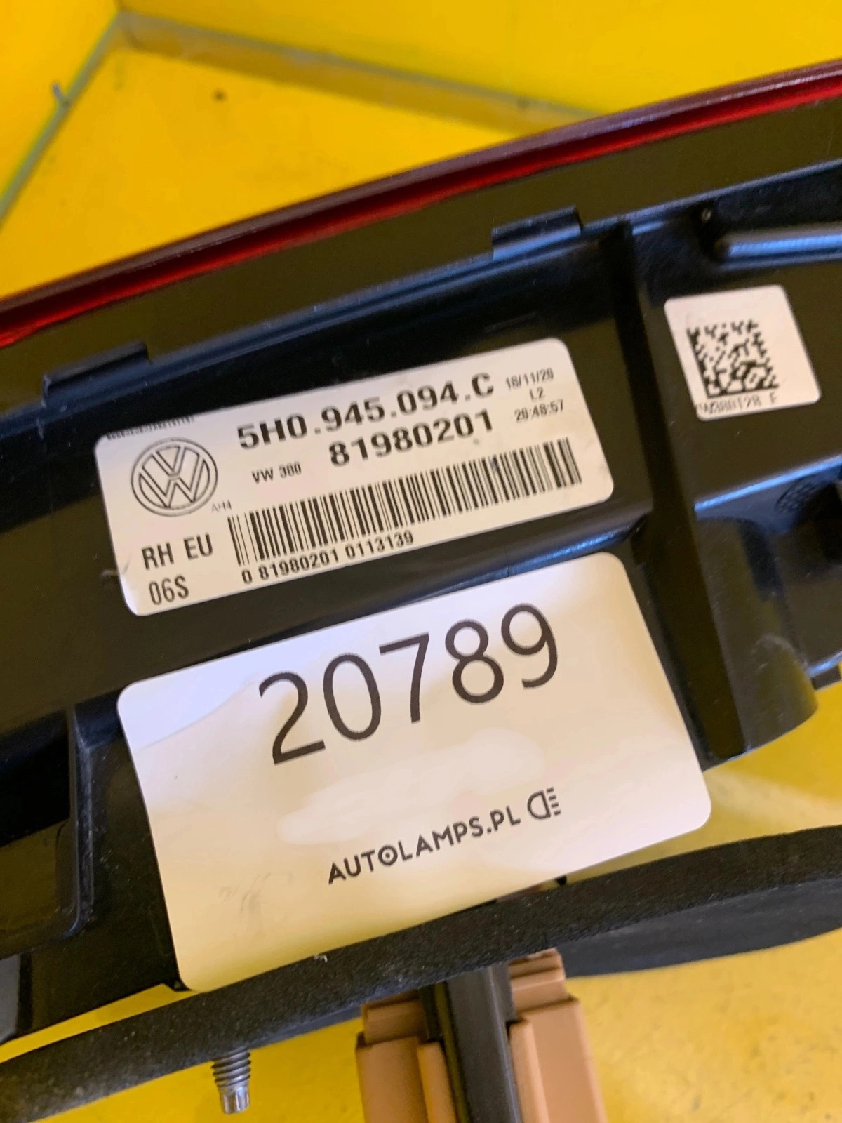 Feu arrière droit de volet de bagage VW Golf VIII 8 19- 5H0945094C Autolamps 3 Feu arrière droit de volet de bagage VW Golf VIII 8 19- 5H0945094C