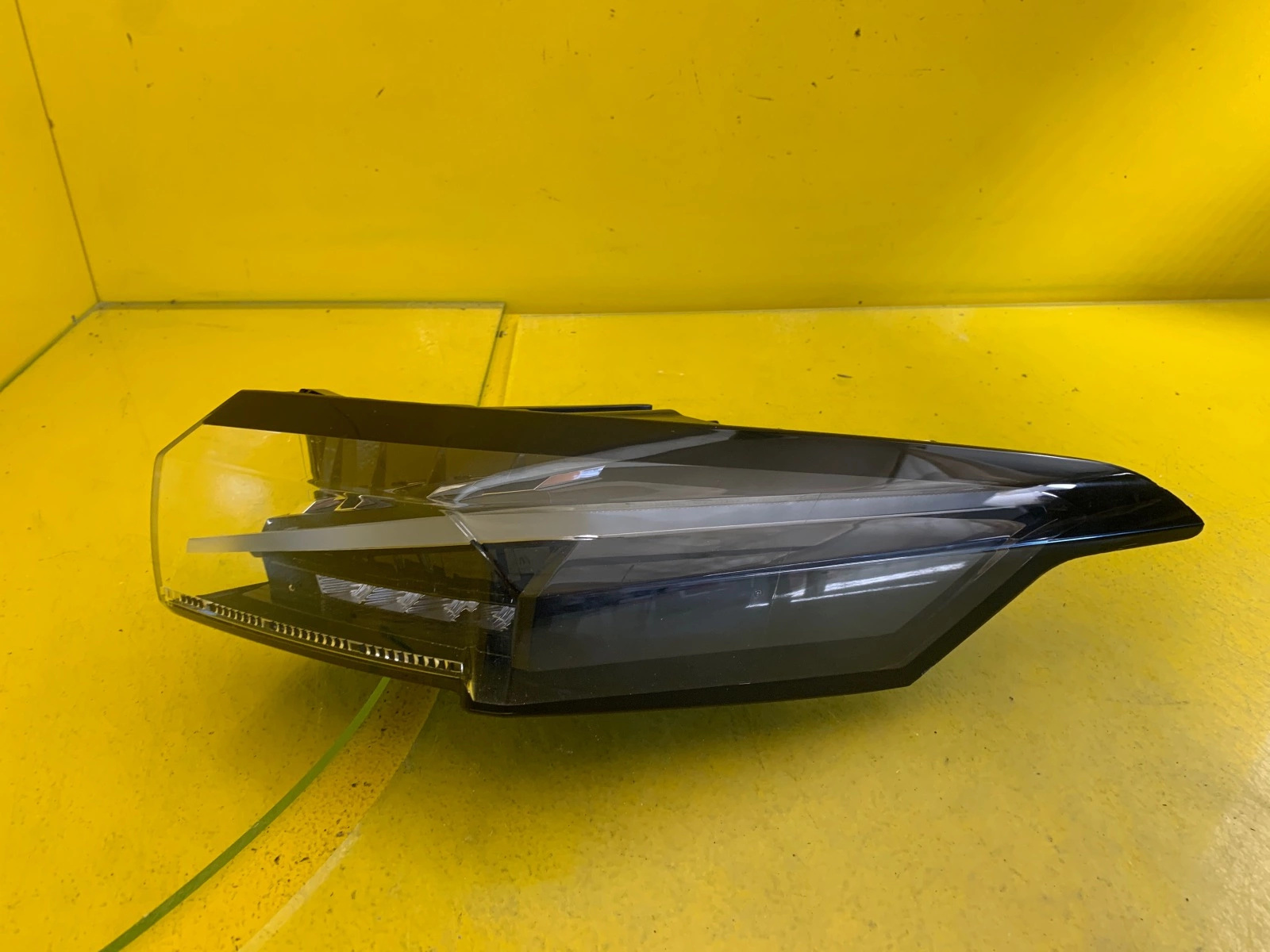 Feu arrière droit Peugeot 308 2021 Led Autolamps Feu arrière droit Peugeot 308 2021 Led