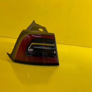 Led feu arrière gauche Tesla Y 3 1502086-00-D 20-23 USA