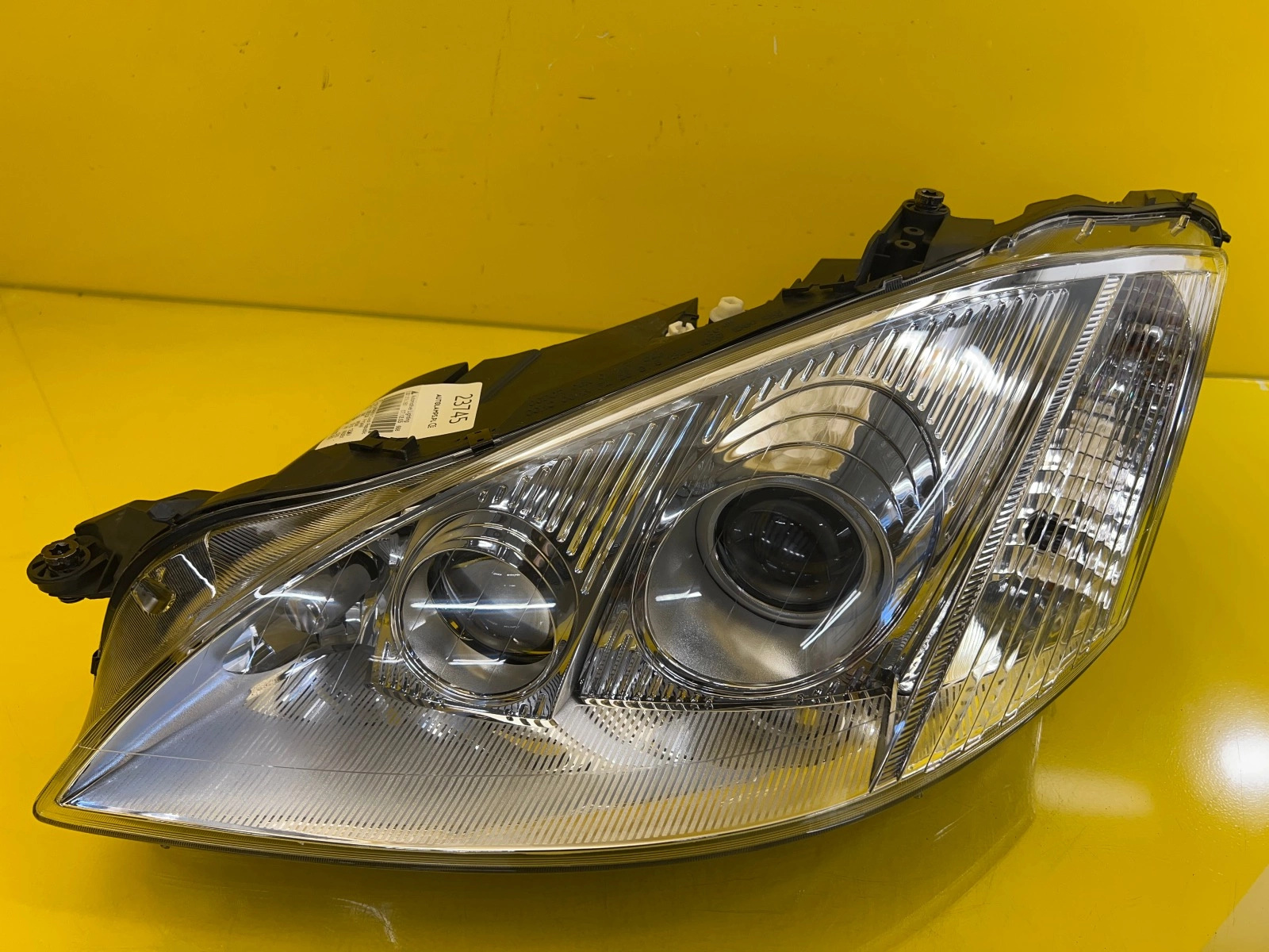 Phare gauche Mercedes-Benz S W221 A2218200761 Xenon Autolamps Phare gauche Mercedes-Benz S W221 A2218200761 Xenon