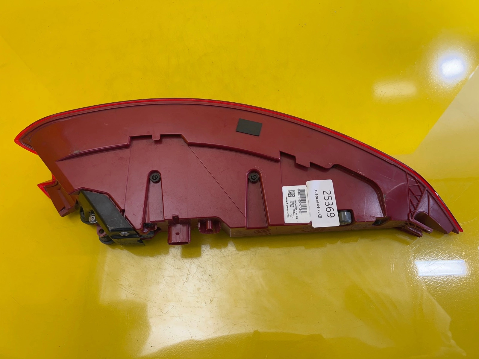 Feu arrière droit Porsche 911 991.2 Lift 99163116605 Autolamps 6 Feu arrière droit Porsche 911 991.2 Lift 99163116605