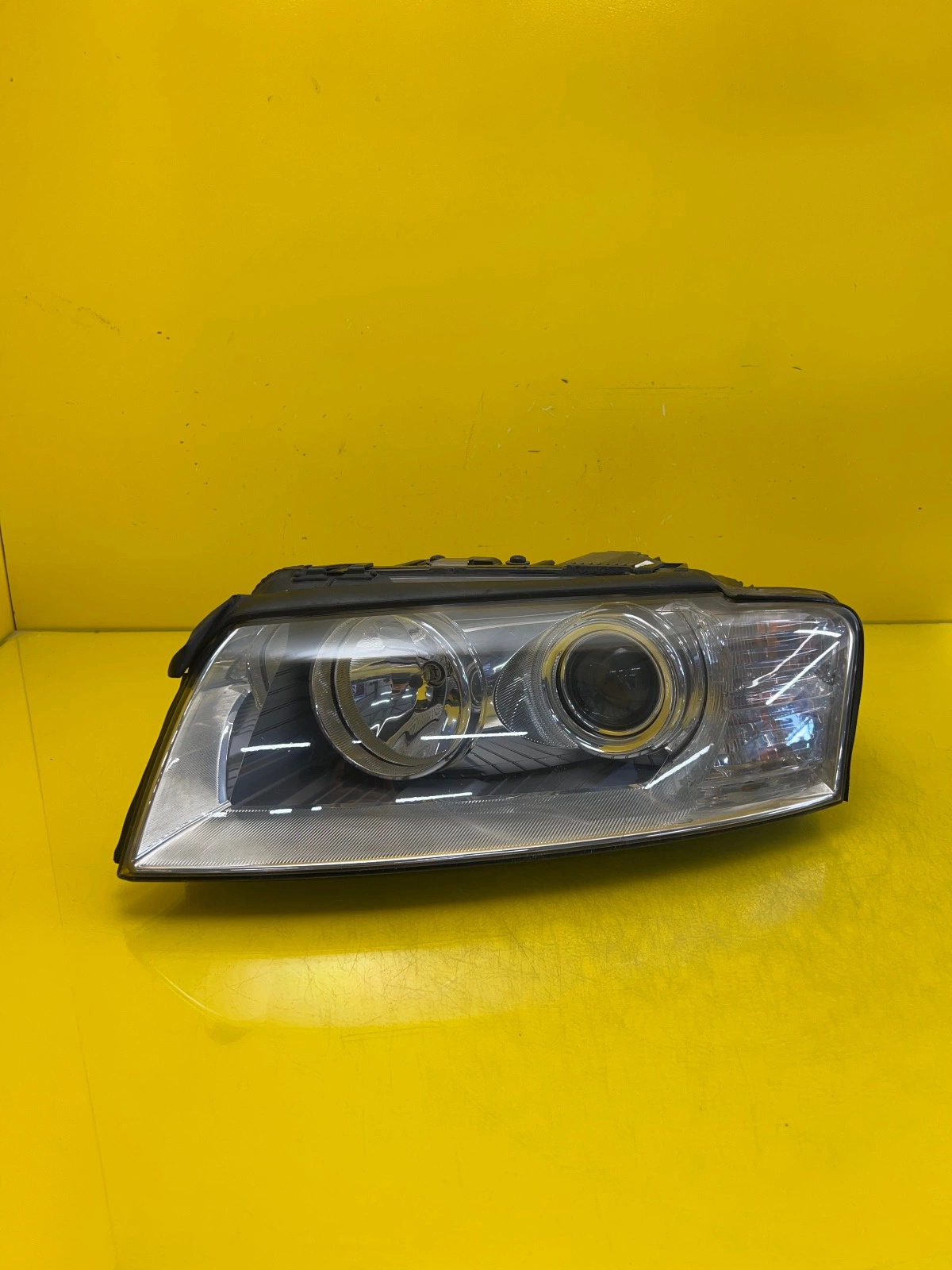 Phare gauche Audi A8 D3 Lift Xenon 4E0941003BQ Autolamps Phare gauche Audi A8 D3 Lift Xenon 4E0941003BQ
