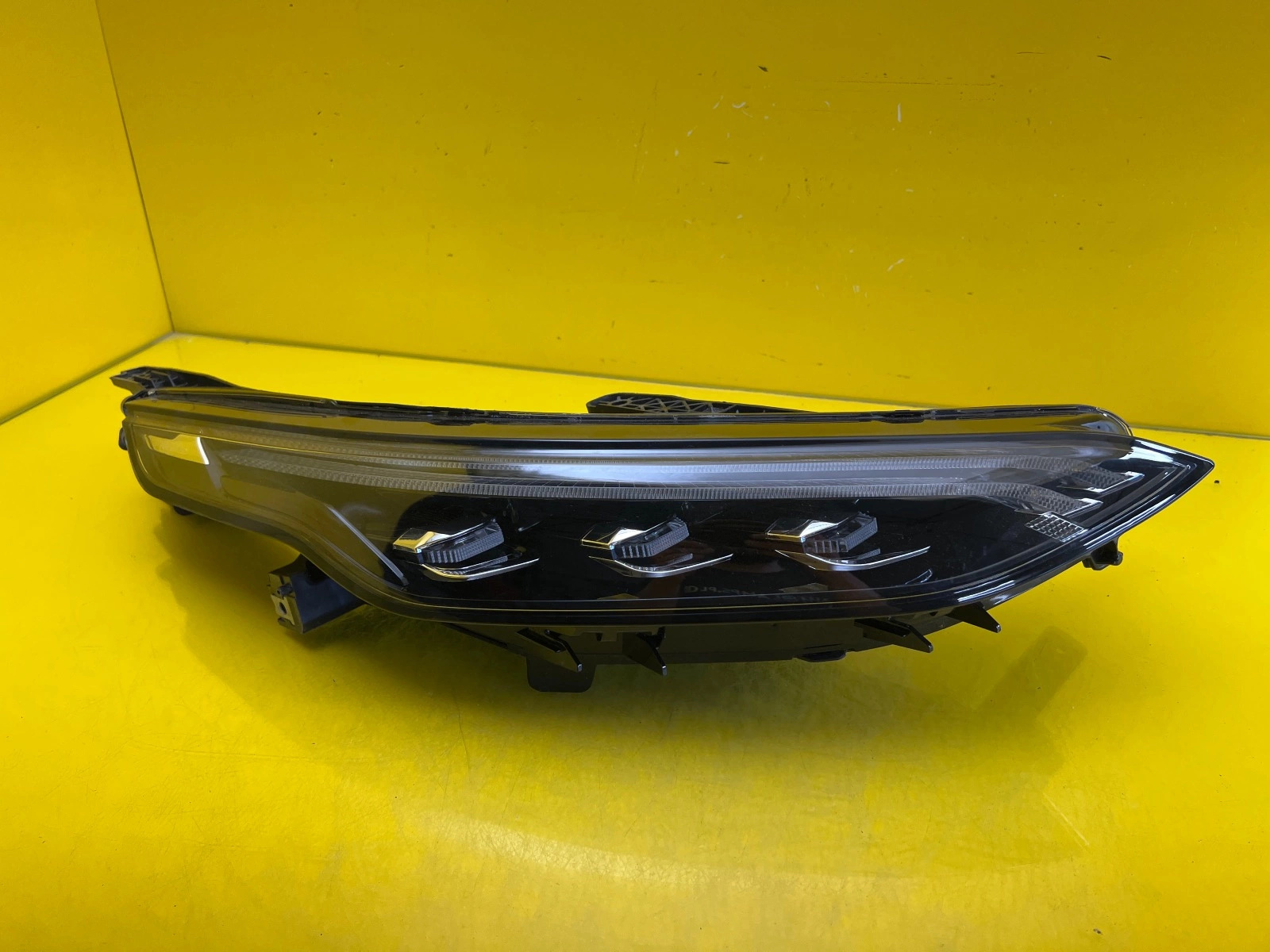 Maxus Euniq 6 Full Led DRL Lampe droite C00503552 Autolamps Maxus Euniq 6 Full Led DRL Lampe droite C00503552