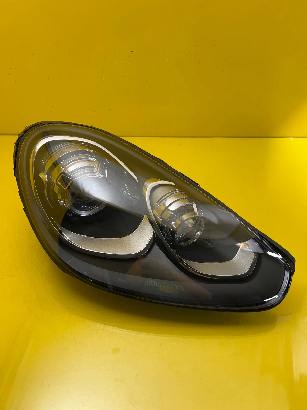 Phare droit Porsche Cayenne 7P5 Lift Xenon Torsion 7P5941752H Autolamps Phare droit Porsche Cayenne 7P5 Lift Xenon Torsion 7P5941752H