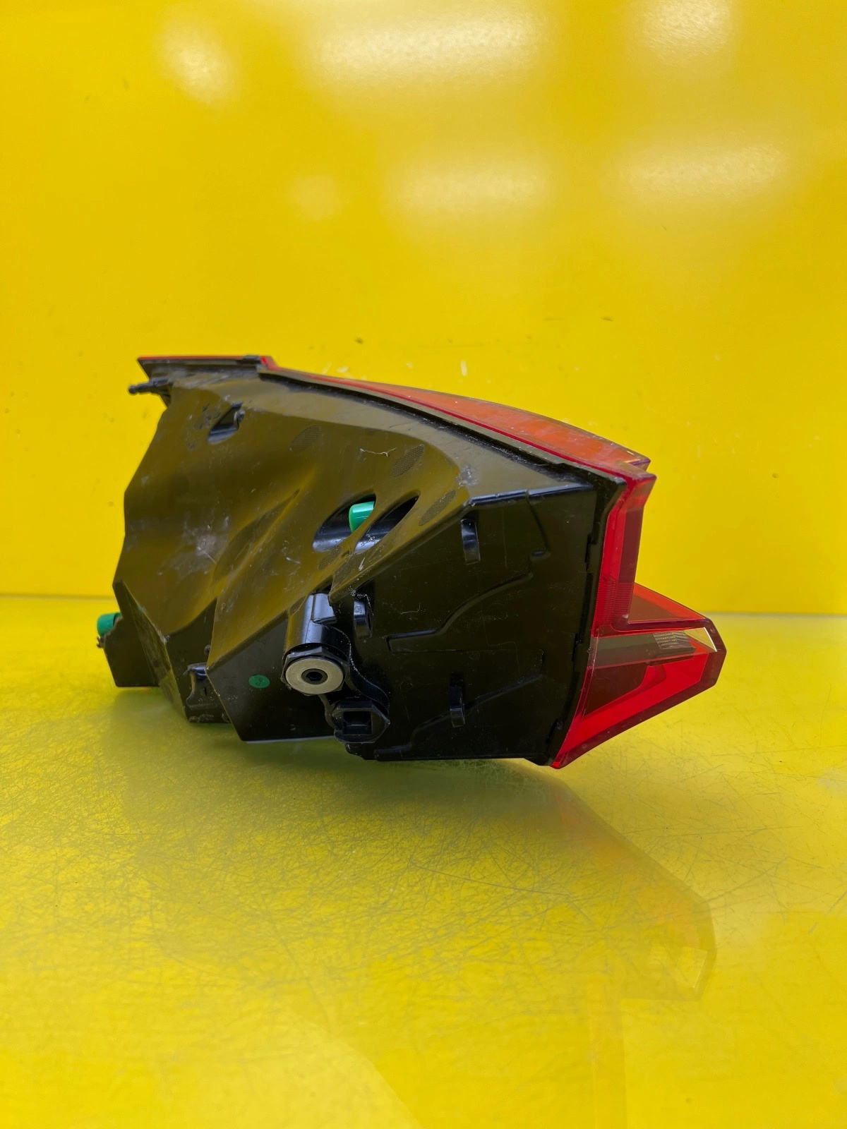 Audi E-tron GT Feu arrière gauche Led 4J3945091 Autolamps 5 Audi E-tron GT Feu arrière gauche Led 4J3945091