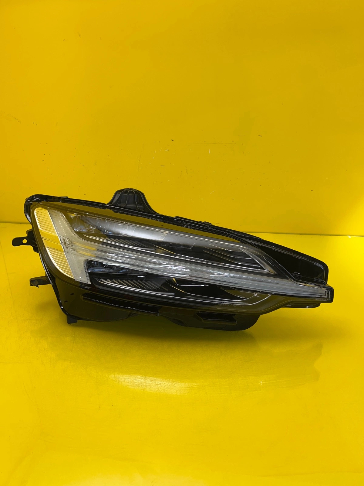 Phare droit Volvo S60 V60 MID LED 32404682 Autolamps Phare droit Volvo S60 V60 MID LED 32404682