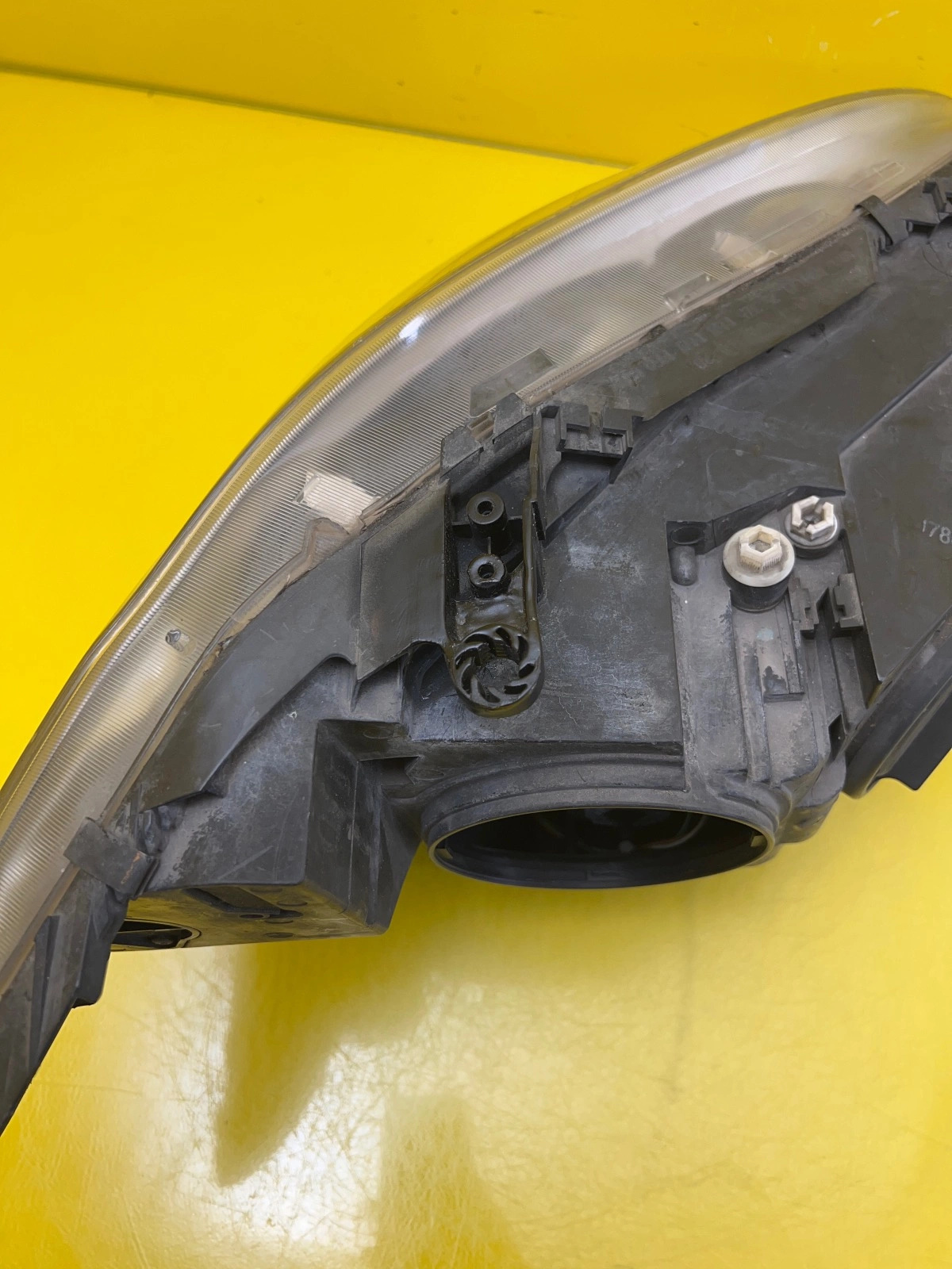 Phare gauche Mercedes Classe S W221 Bi-Xenon A2218202561 Autolamps 5 Phare gauche Mercedes Classe S W221 Bi-Xenon A2218202561