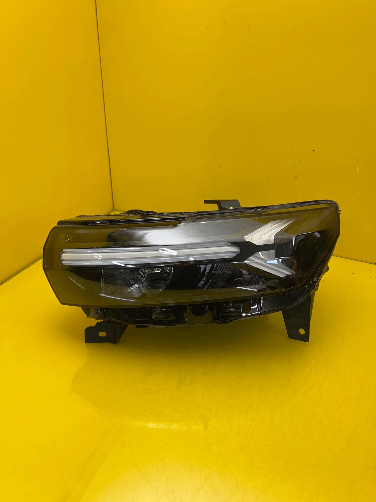 Phare avant gauche Dacia Duster III Full Led 2024- 260603515R Autolamps Phare avant gauche Dacia Duster III Full Led 2024- 260603515R