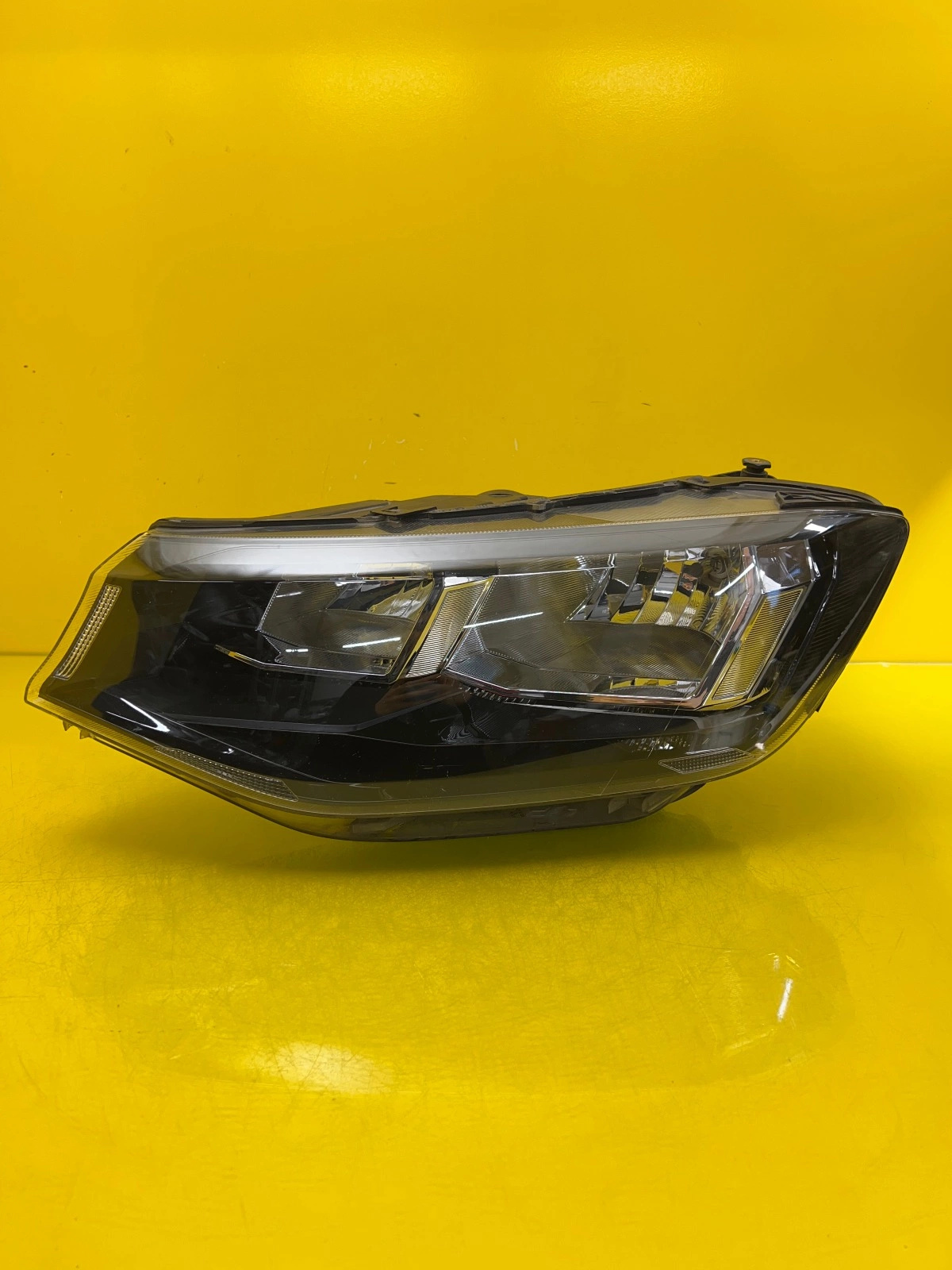 Phare gauche Volkswagen VW Caddy IV 4 2020- 2K8941005A Autolamps Phare gauche Volkswagen VW Caddy IV 4 2020- 2K8941005A