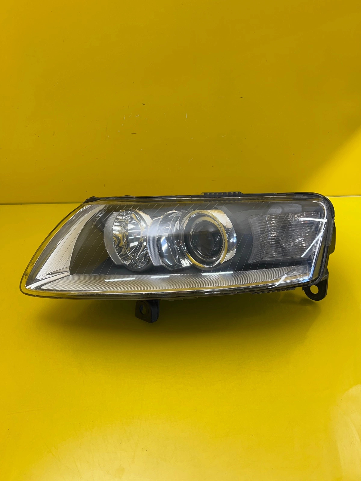 Projecteur Projecteur Audi A6 C6 4F0 Bi-Xenon Non-twist 4F0941030 Autolamps Projecteur Projecteur Audi A6 C6 4F0 Bi-Xenon Non-twist 4F0941030