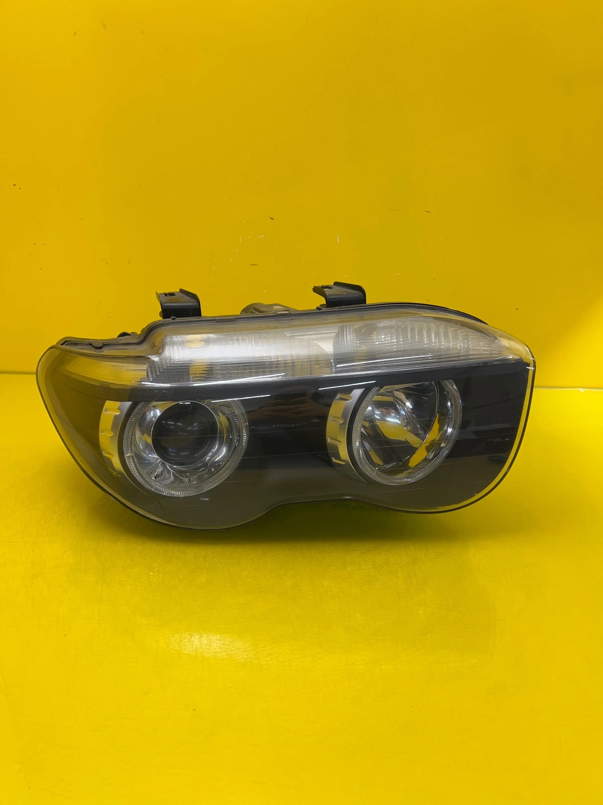 Phare droit BMW 7 E65 Xenon 01-05 8379682 Autolamps Phare droit BMW 7 E65 Xenon 01-05 8379682
