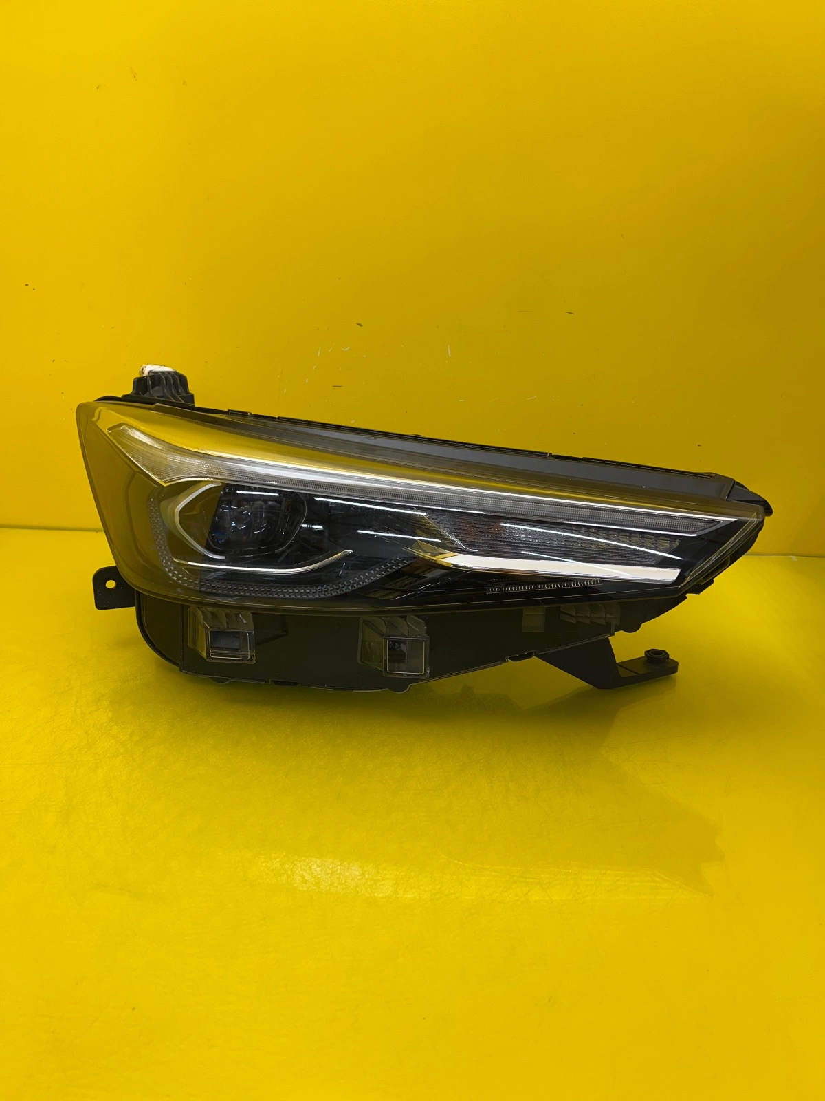 Phare droit MG MG5 II EV Full Led 22- Autolamps Phare droit MG MG5 II EV Full Led 22-