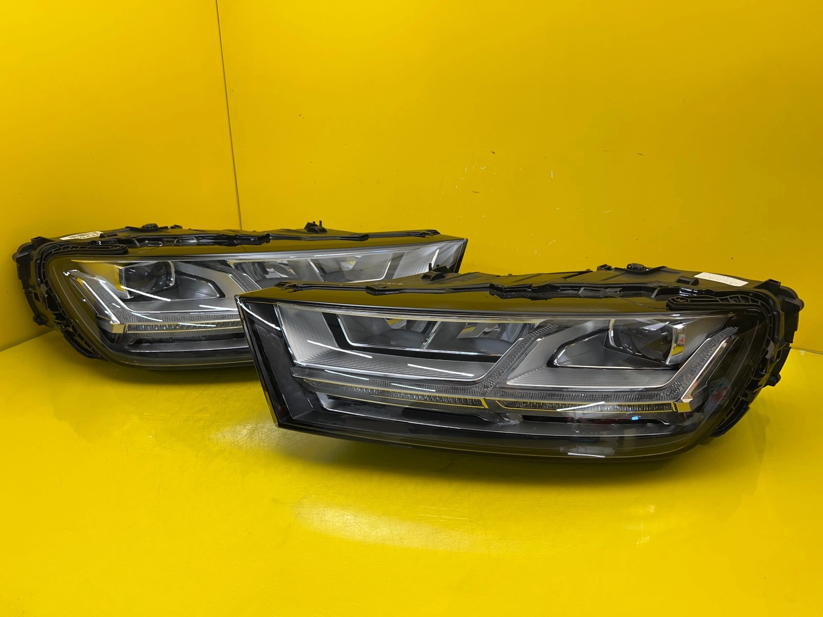 Phare Droit Gauche Audi Q7 4M Full Led 4M0941034 4M0941033 Autolamps Phare Droit Gauche Audi Q7 4M Full Led 4M0941034 4M0941033
