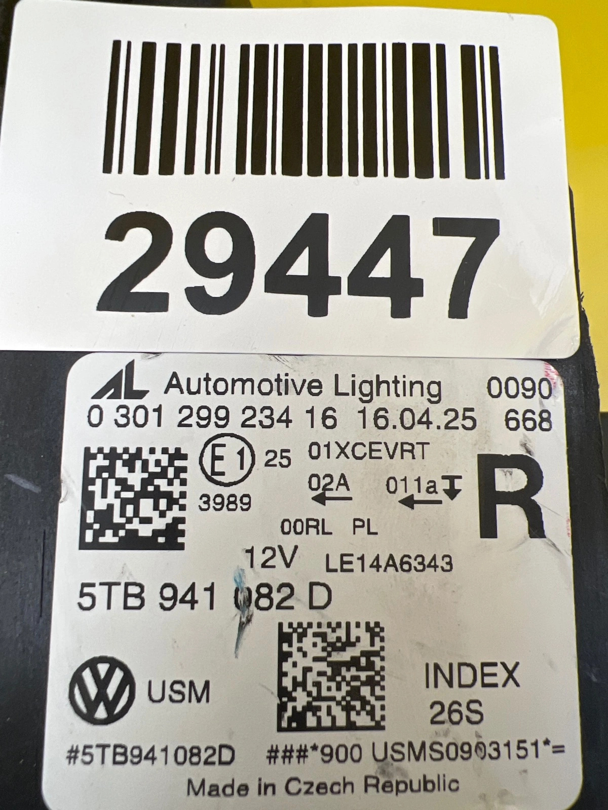 Phare avant droit VW Touran III Full Led 5TB941082D Autolamps 2 Phare avant droit VW Touran III Full Led 5TB941082D