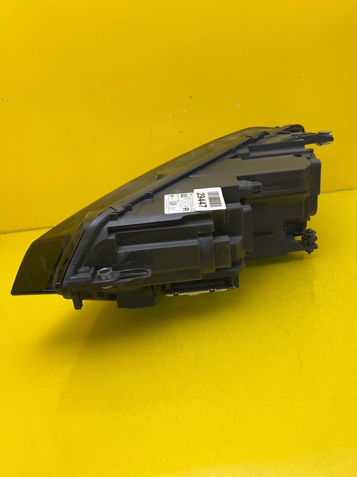 Phare avant droit VW Touran III Full Led 5TB941082D Autolamps 3 Phare avant droit VW Touran III Full Led 5TB941082D