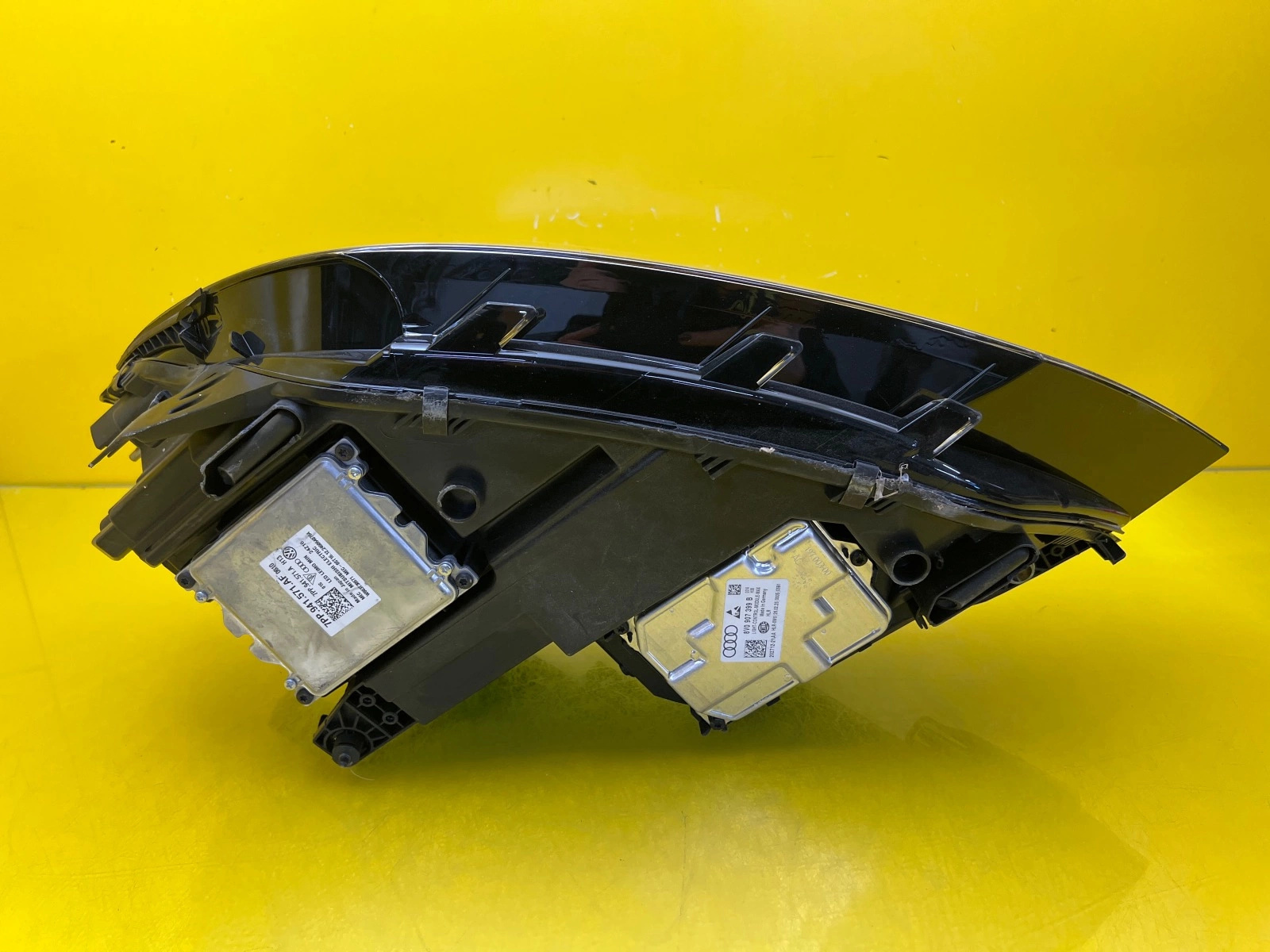 Phare avant droit VW Touran III Full Led 5TB941082D Autolamps 5 Phare avant droit VW Touran III Full Led 5TB941082D