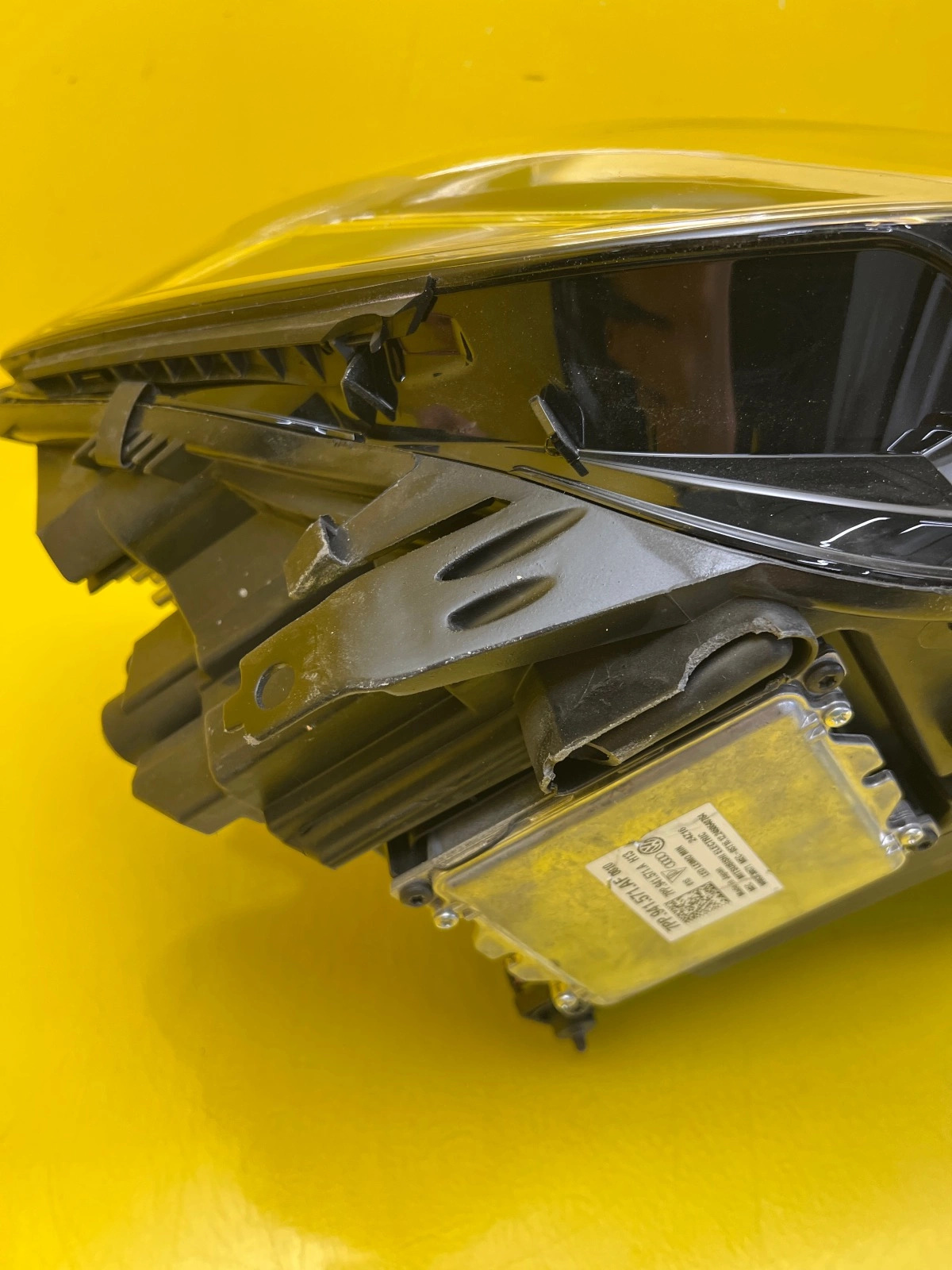 Phare avant droit VW Touran III Full Led 5TB941082D Autolamps 6 Phare avant droit VW Touran III Full Led 5TB941082D