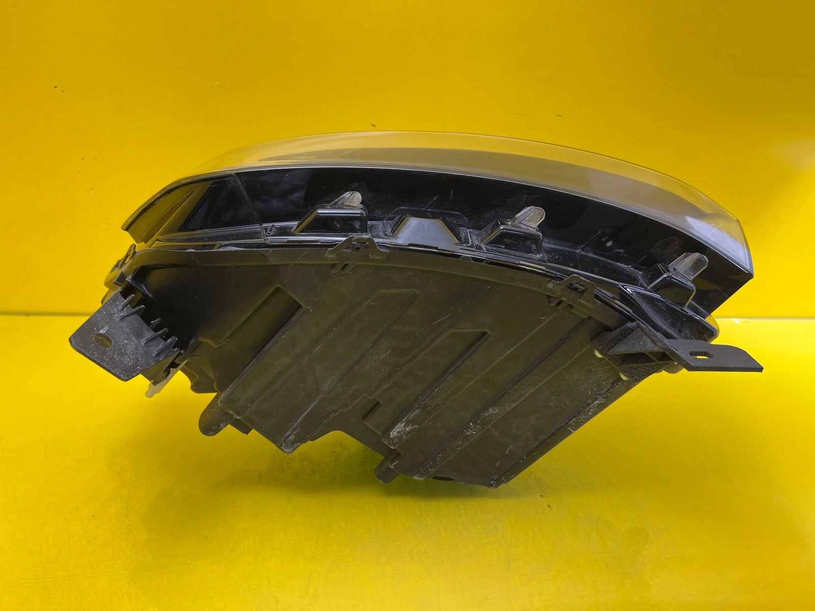 Phare avant droit Dacia Duster III Full Led 2024- 260107725R Autolamps 3 Phare avant droit Dacia Duster III Full Led 2024- 260107725R