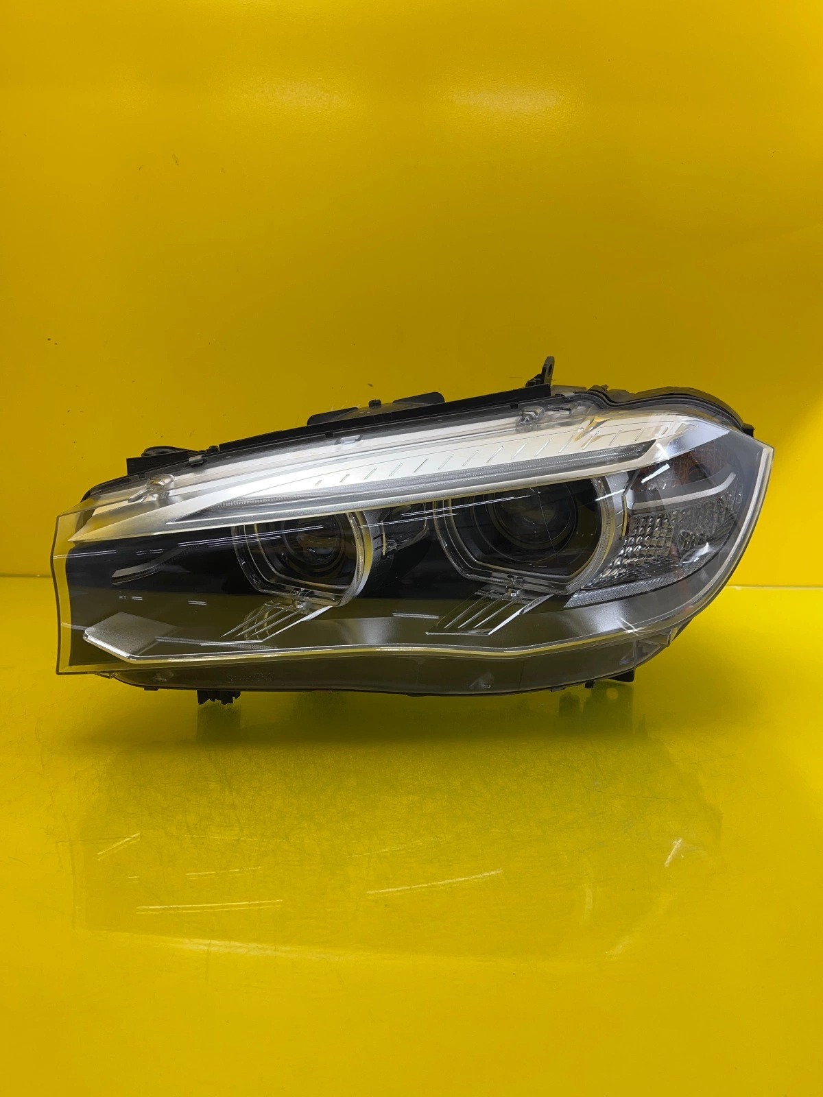 Phare gauche BMW X5 F15 X6 F16 13-18 Bi-Xenon 7290053 Autolamps Phare gauche BMW X5 F15 X6 F16 13-18 Bi-Xenon 7290053