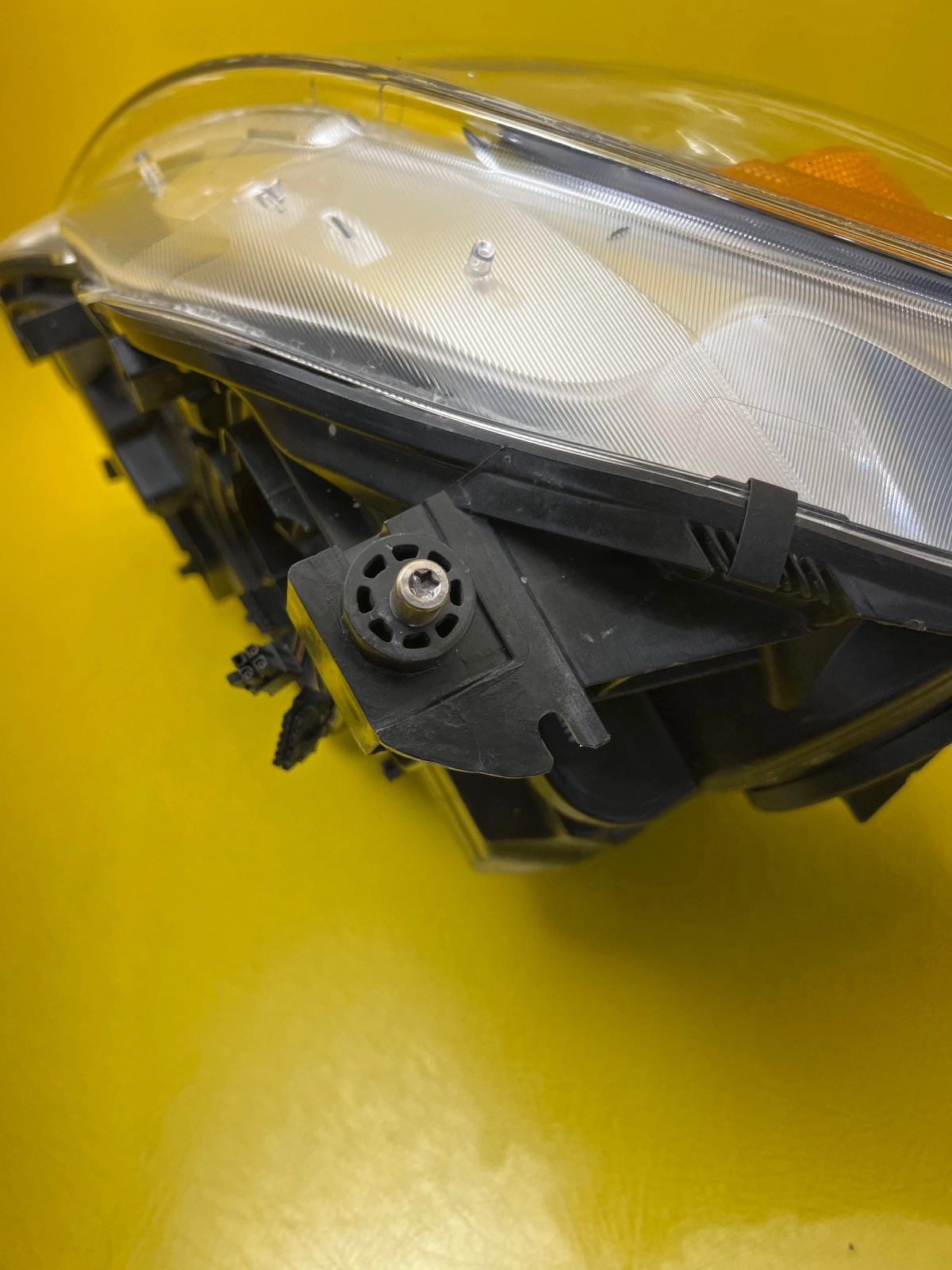 Phare gauche Mercedes CL W216 Bi-Xenon USA A2168200739 Autolamps 7 Phare gauche Mercedes CL W216 Bi-Xenon USA A2168200739