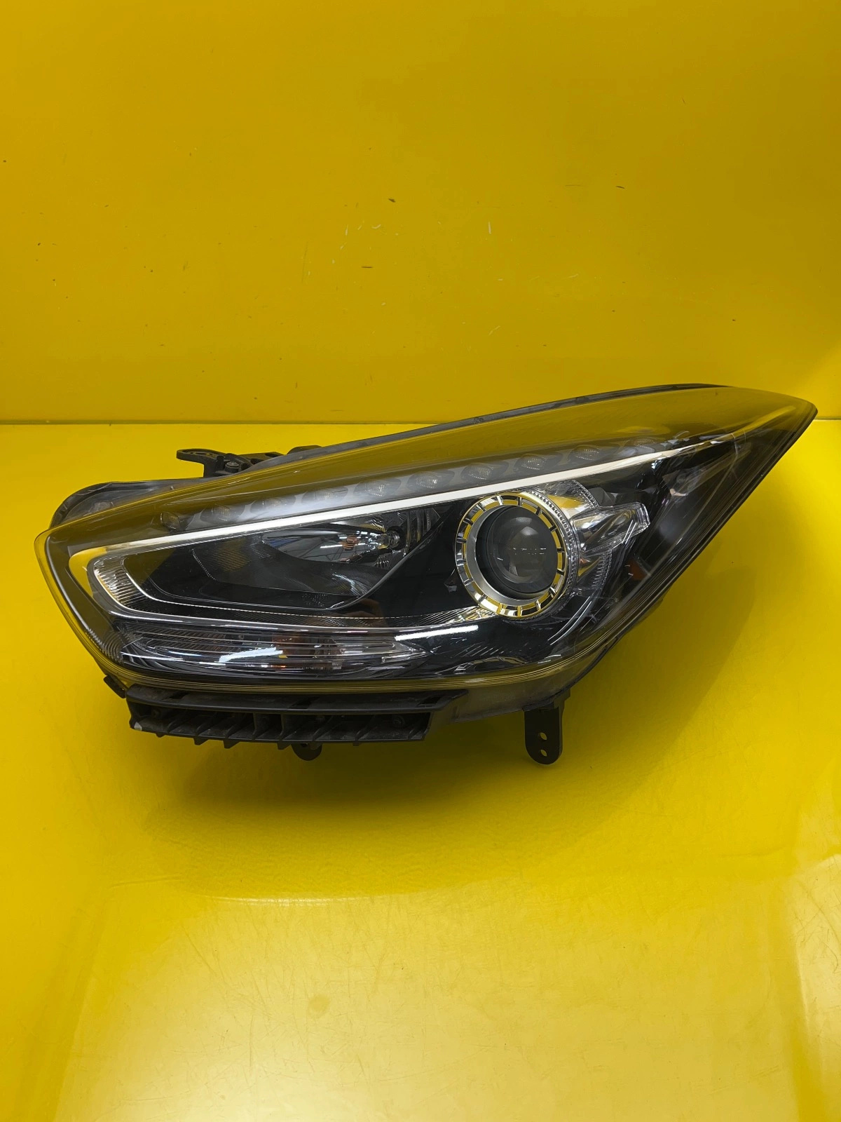 Phare gauche Hyundai I40 Led Lift Lens 92101-3Z530 Autolamps Phare gauche Hyundai I40 Led Lift Lens 92101-3Z530