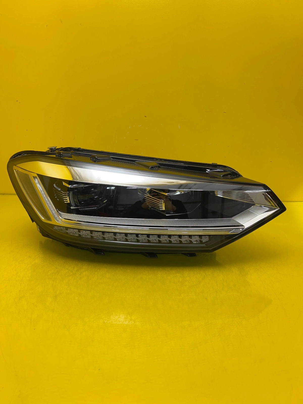 Phare avant droit VW Touran III Full Led 5TB941082D Autolamps Phare avant droit VW Touran III Full Led 5TB941082D