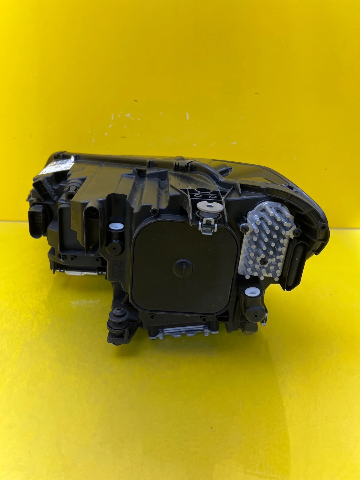 Phare avant droit VW Touran III Full Led 5TB941082D Autolamps 4 Phare avant droit VW Touran III Full Led 5TB941082D