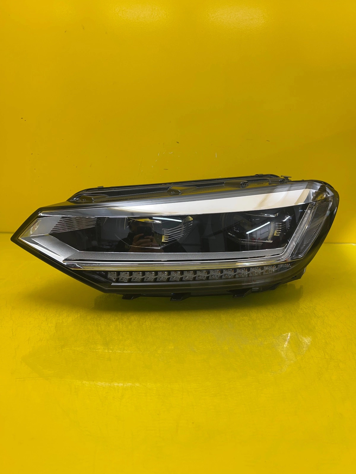 Phare avant gauche VW Touran III Full Led 5TB941081D Autolamps Phare avant gauche VW Touran III Full Led 5TB941081D