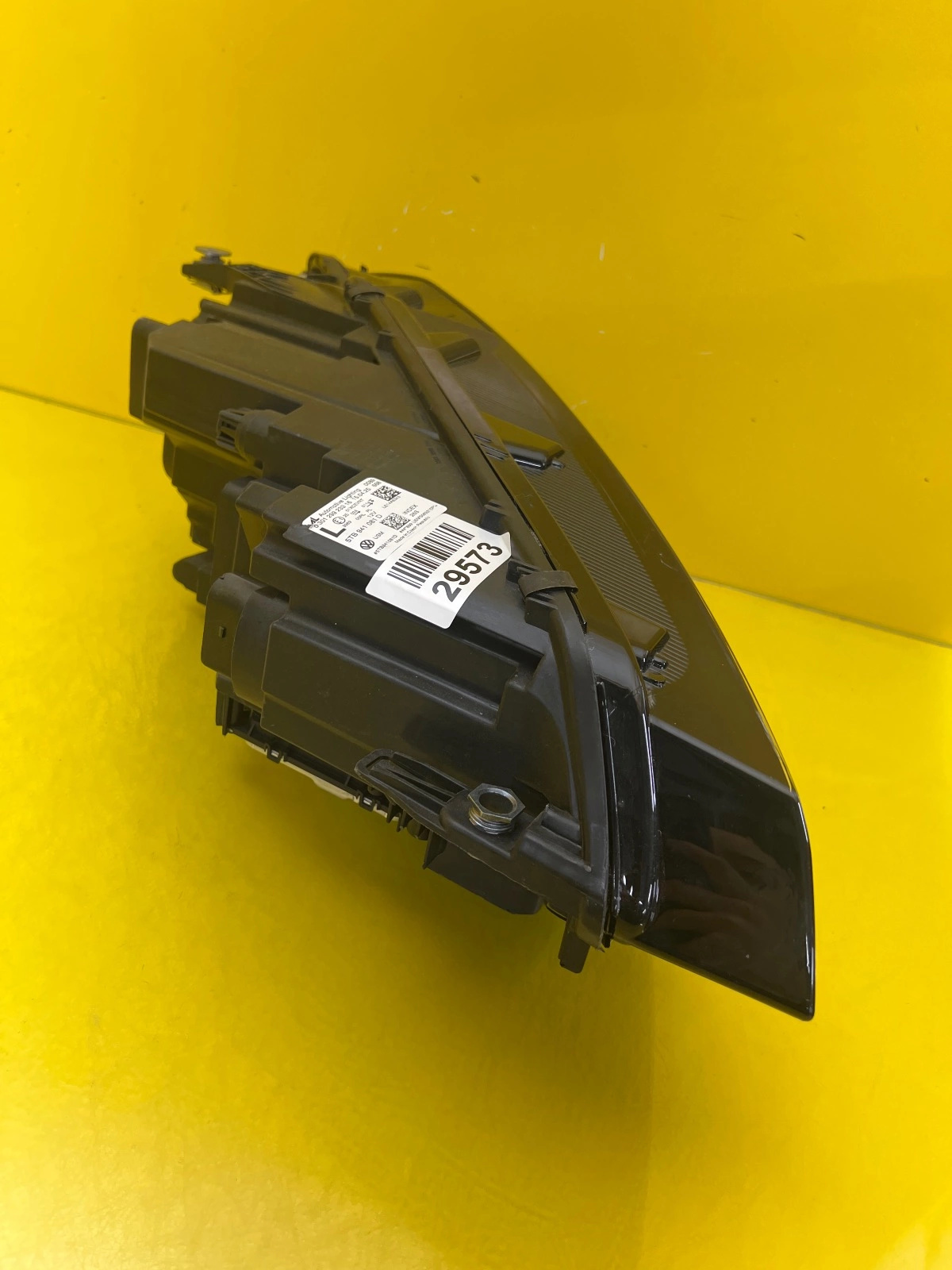 Phare avant gauche VW Touran III Full Led 5TB941081D Autolamps 3 Phare avant gauche VW Touran III Full Led 5TB941081D