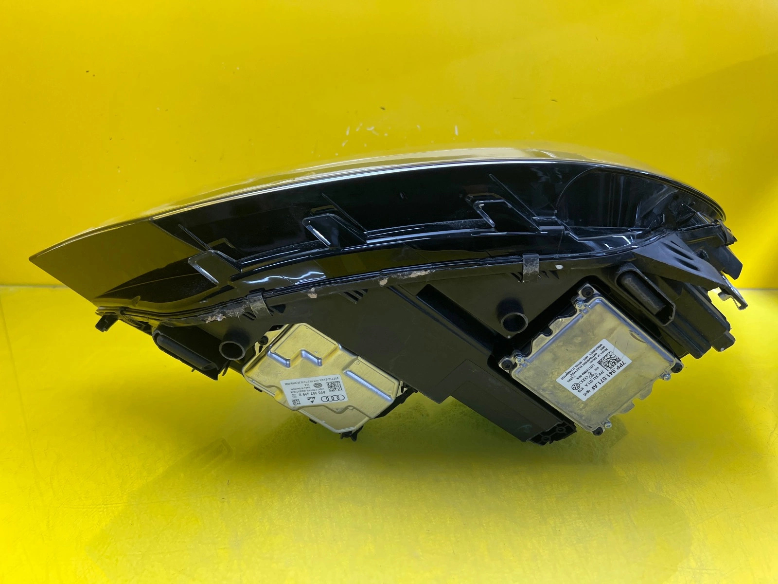 Phare avant gauche VW Touran III Full Led 5TB941081D Autolamps 5 Phare avant gauche VW Touran III Full Led 5TB941081D