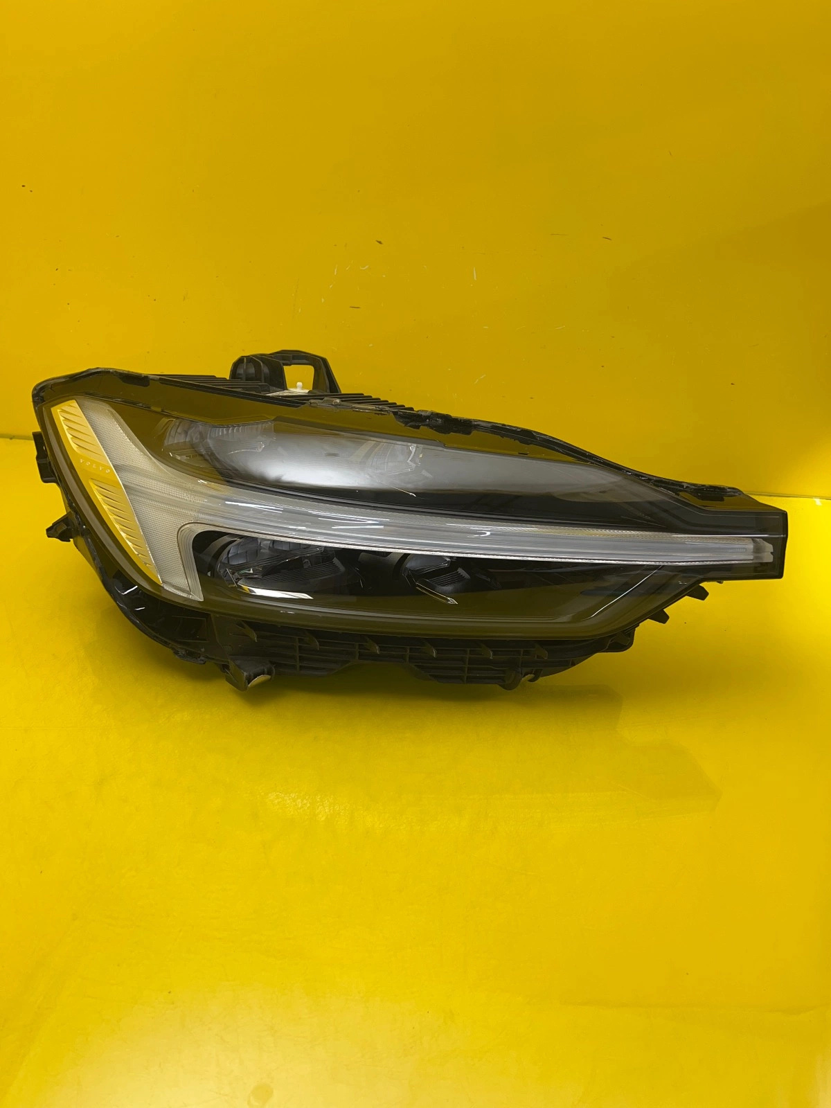 Phare droit Volvo XC60 II Lift 20- Mid Led 32404710 Autolamps Phare droit Volvo XC60 II Lift 20- Mid Led 32404710