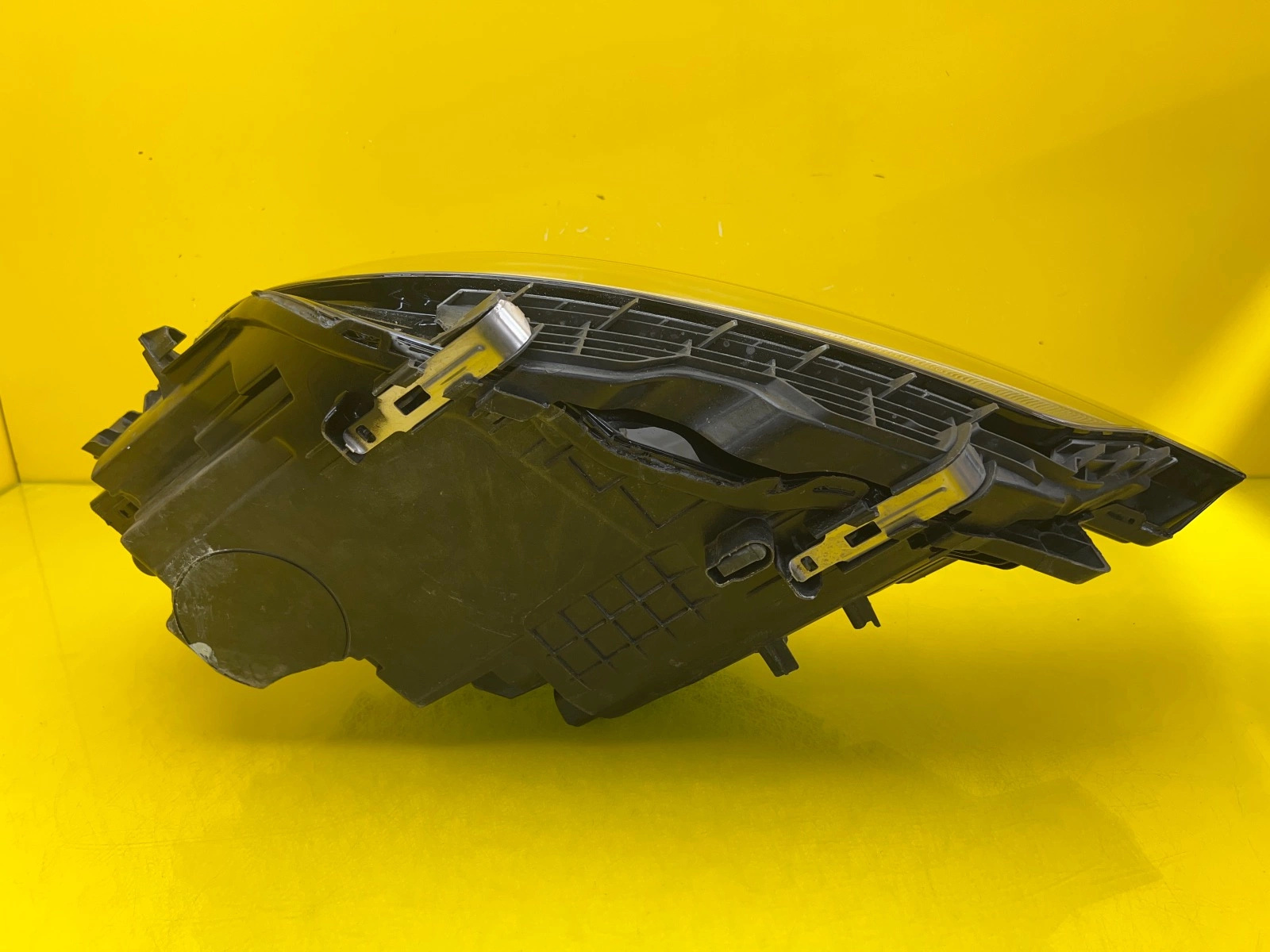 Phare droit Volvo XC60 II Lift 20- Mid Led 32404710 Autolamps 5 Phare droit Volvo XC60 II Lift 20- Mid Led 32404710