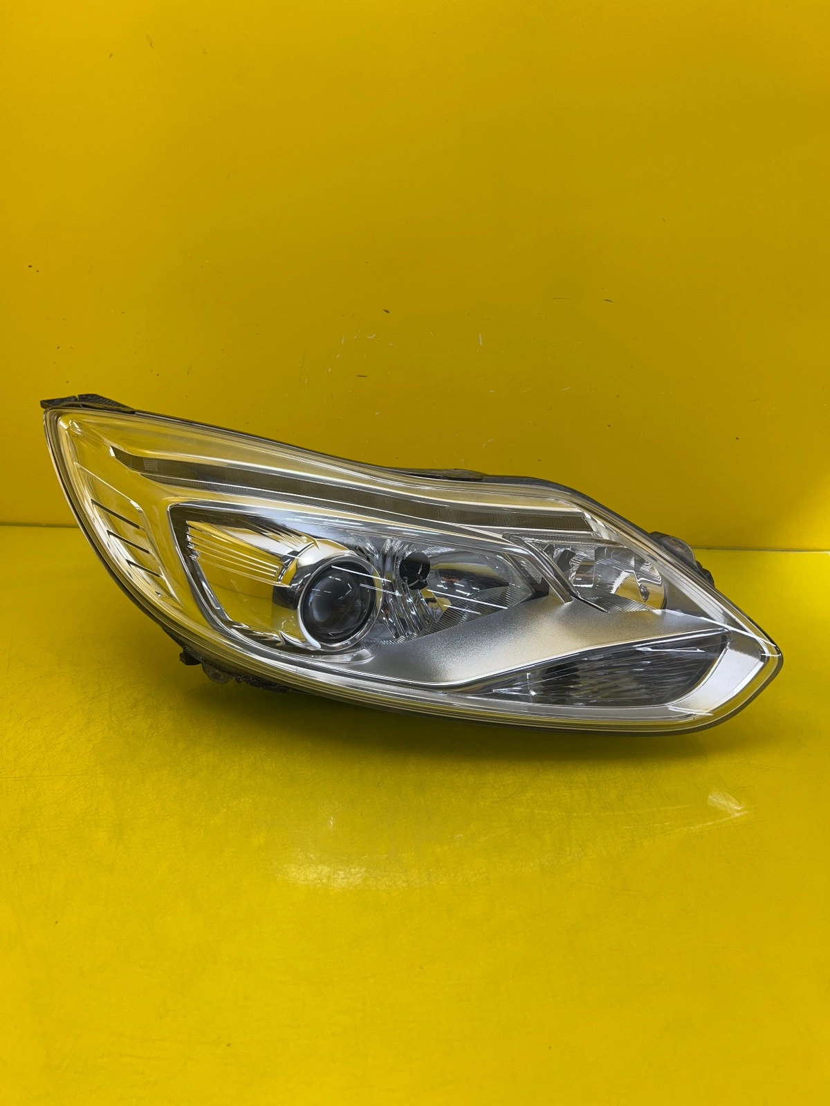 Phare droit Ford Focus MK3 III 10-14 Xenon + Led BM51-13D154-AE Autolamps Phare droit Ford Focus MK3 III 10-14 Xenon + Led BM51-13D154-AE