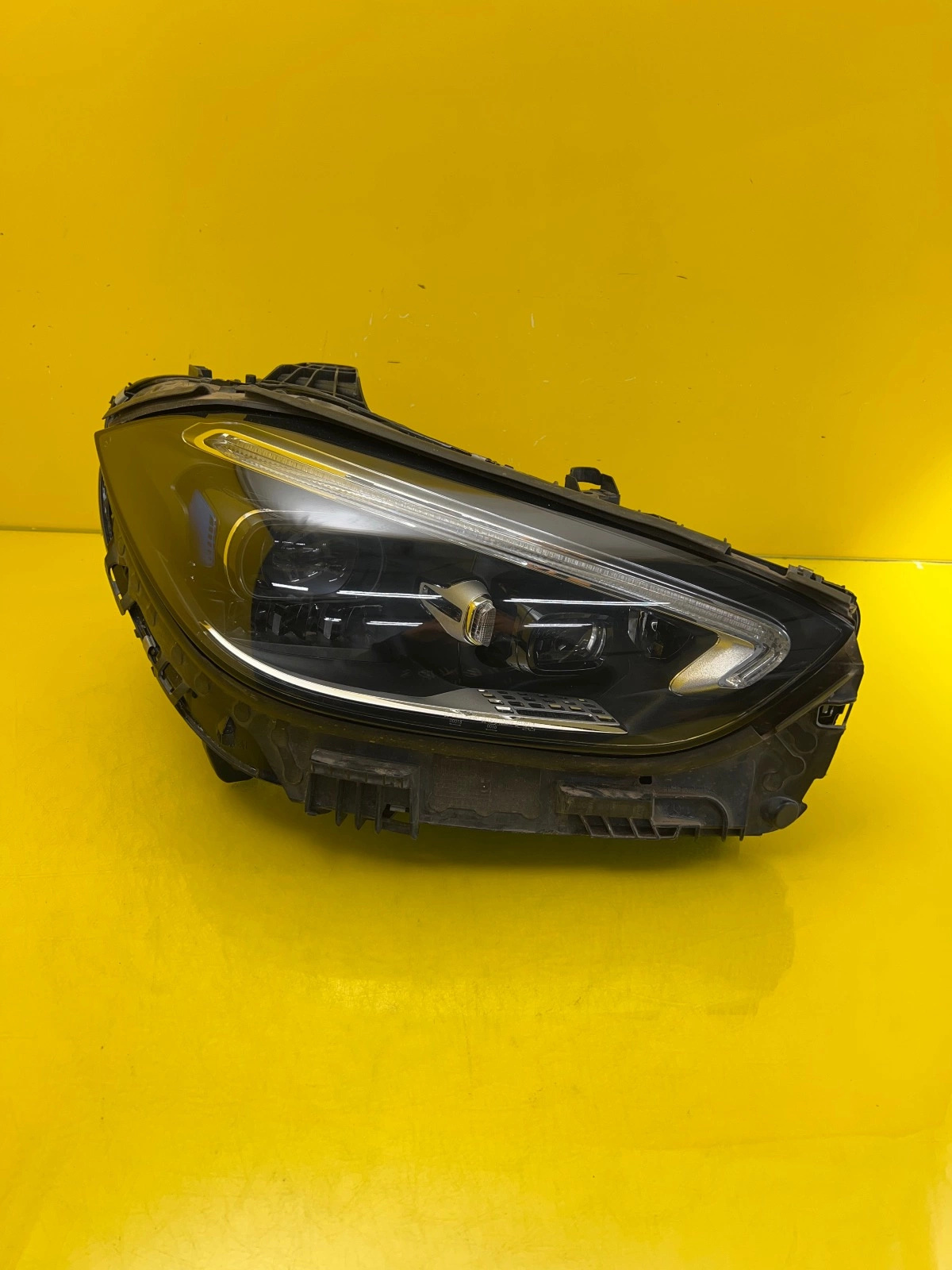 Phare droit Mercedes Classe C W206 Digital Light A2069063003 Autolamps Phare droit Mercedes Classe C W206 Digital Light A2069063003