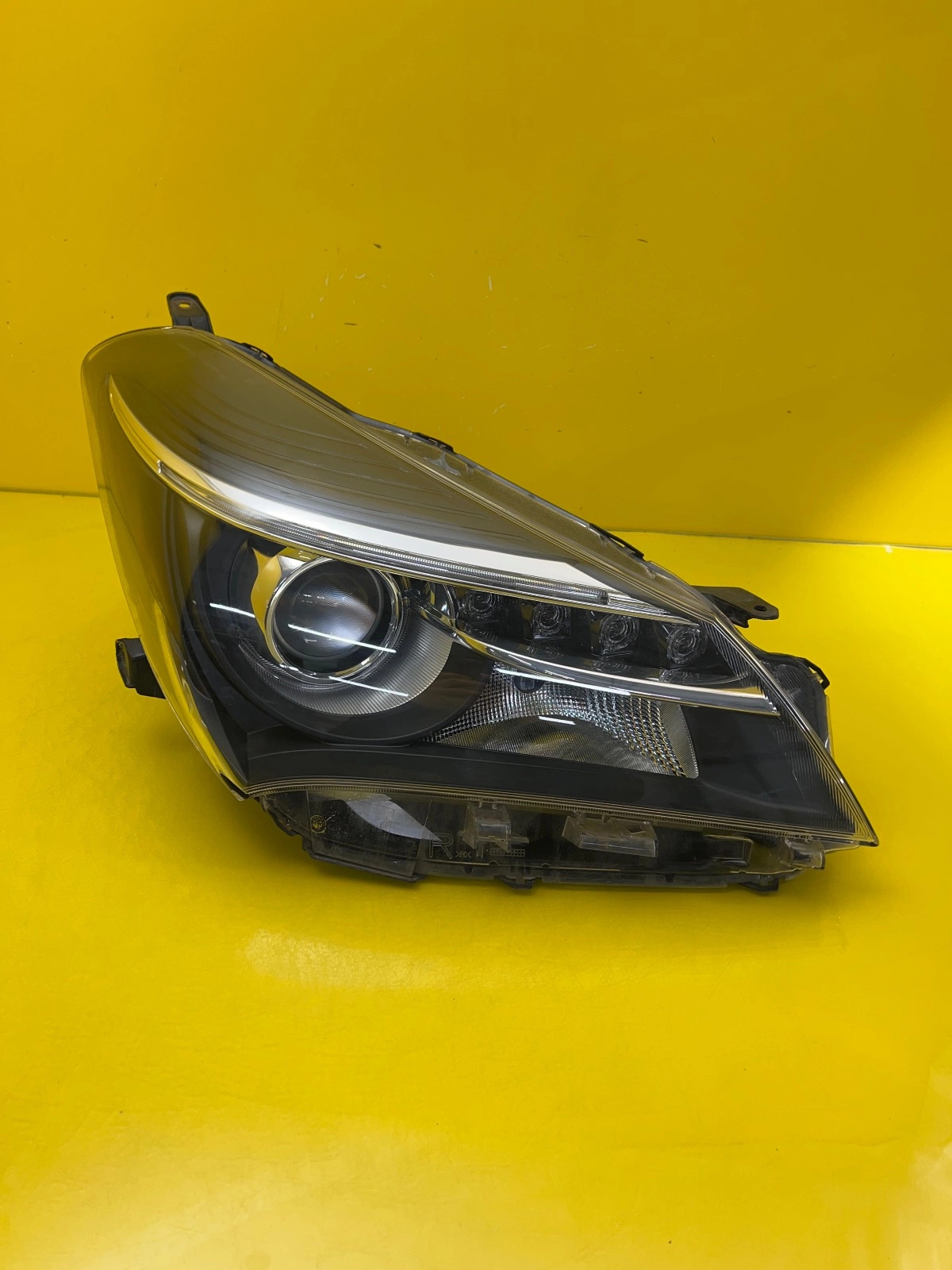 Phare droit Toyota Yaris 3 III Lift Ordinaire + Led Autolamps Phare droit Toyota Yaris 3 III Lift Ordinaire + Led