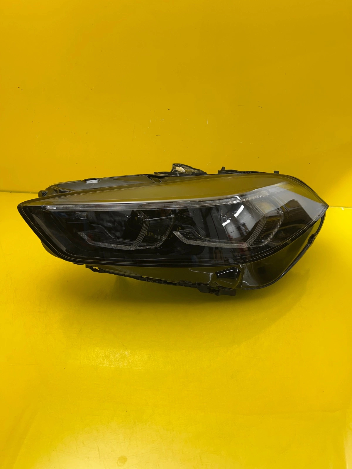 Phare gauche BMW 1 F40 19- Full Led Shadow EU 8082627-04 Autolamps Phare gauche BMW 1 F40 19- Full Led Shadow EU 8082627-04