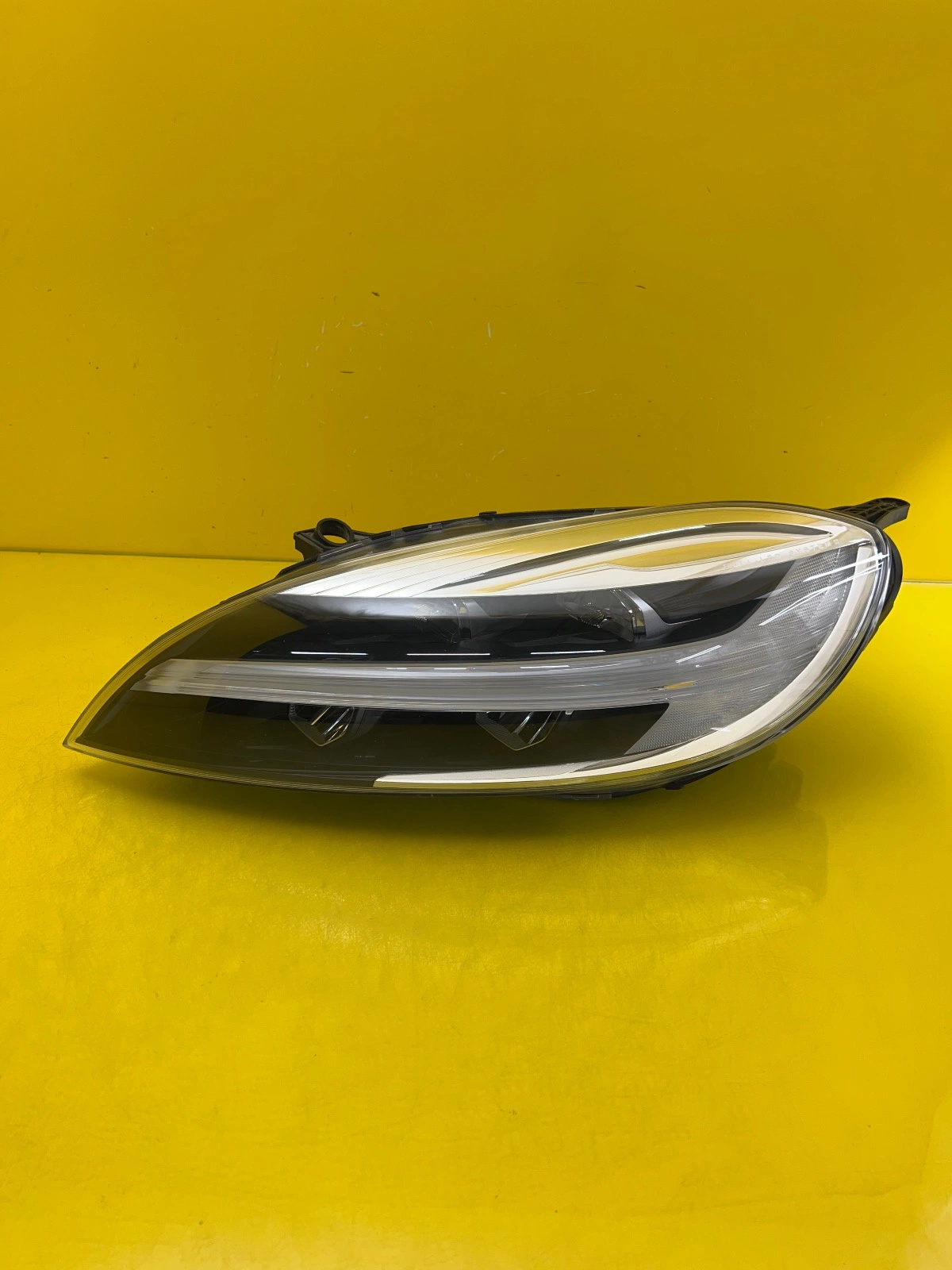 Phare gauche Volvo XC40 V40 Mid Led 31420447 Autolamps Phare gauche Volvo XC40 V40 Mid Led 31420447