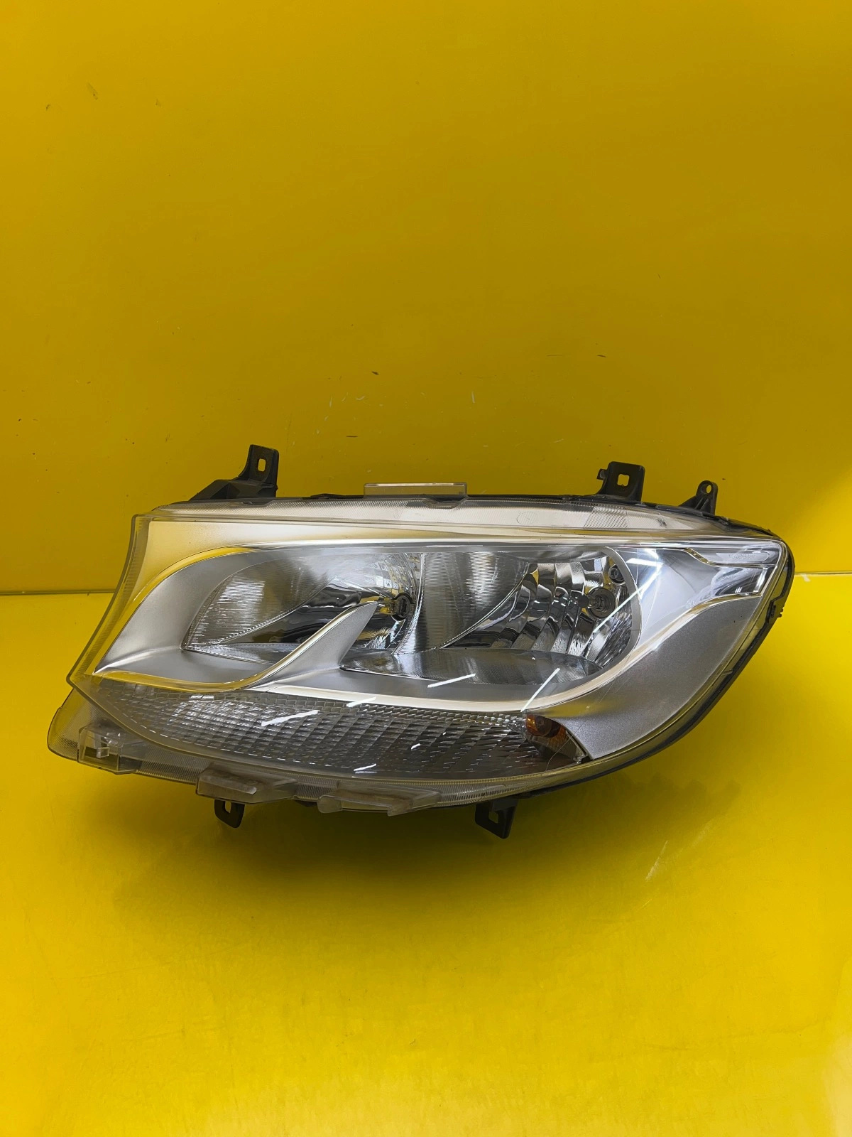 Phare gauche Mercedes Sprinter W910 Normal A9109060000 Autolamps Phare gauche Mercedes Sprinter W910 Normal A9109060000